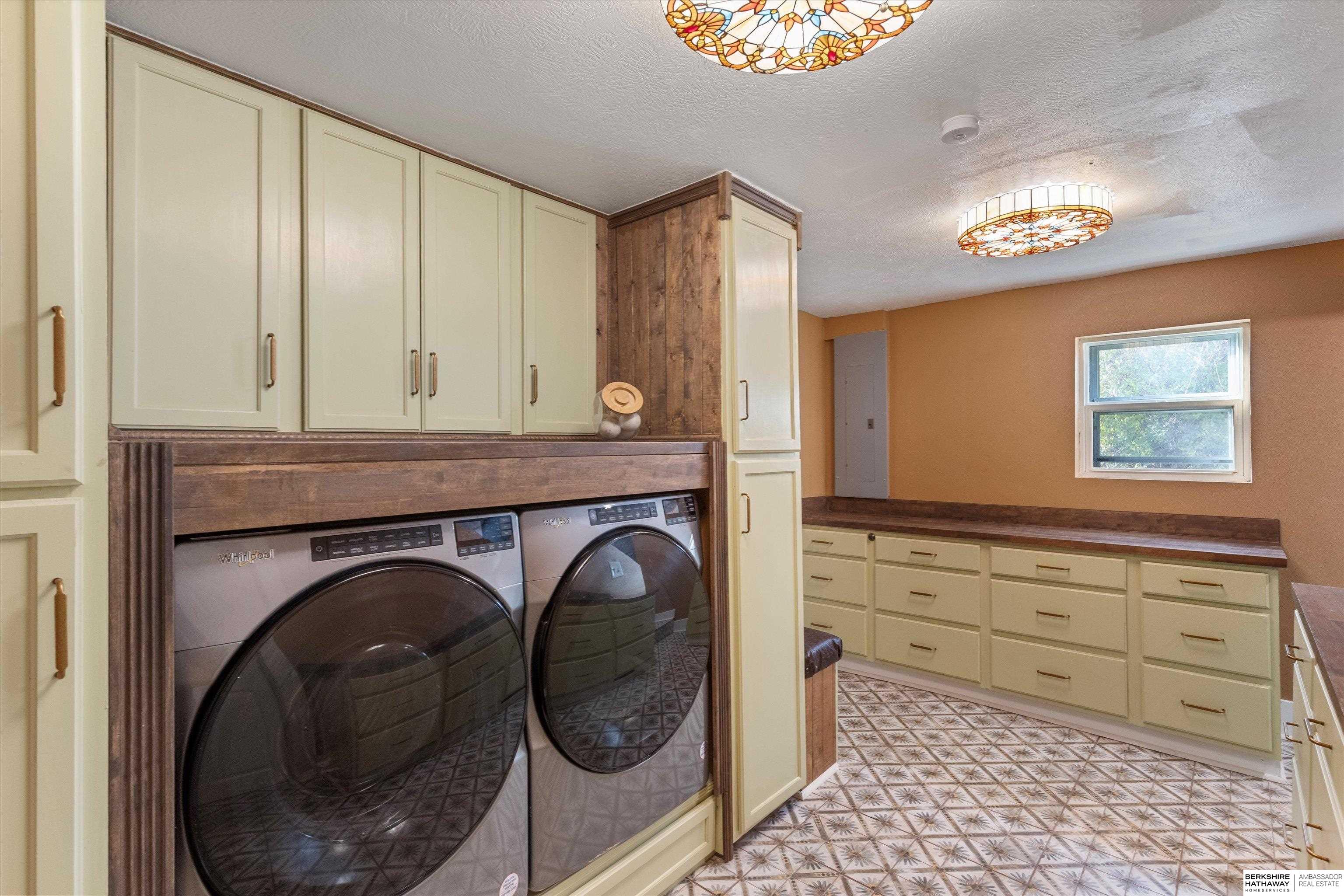 Plattsmouth, Nebraska 68048, United States, 5 Bedrooms Bedrooms, ,2 BathroomsBathrooms,Residential,Active,244532