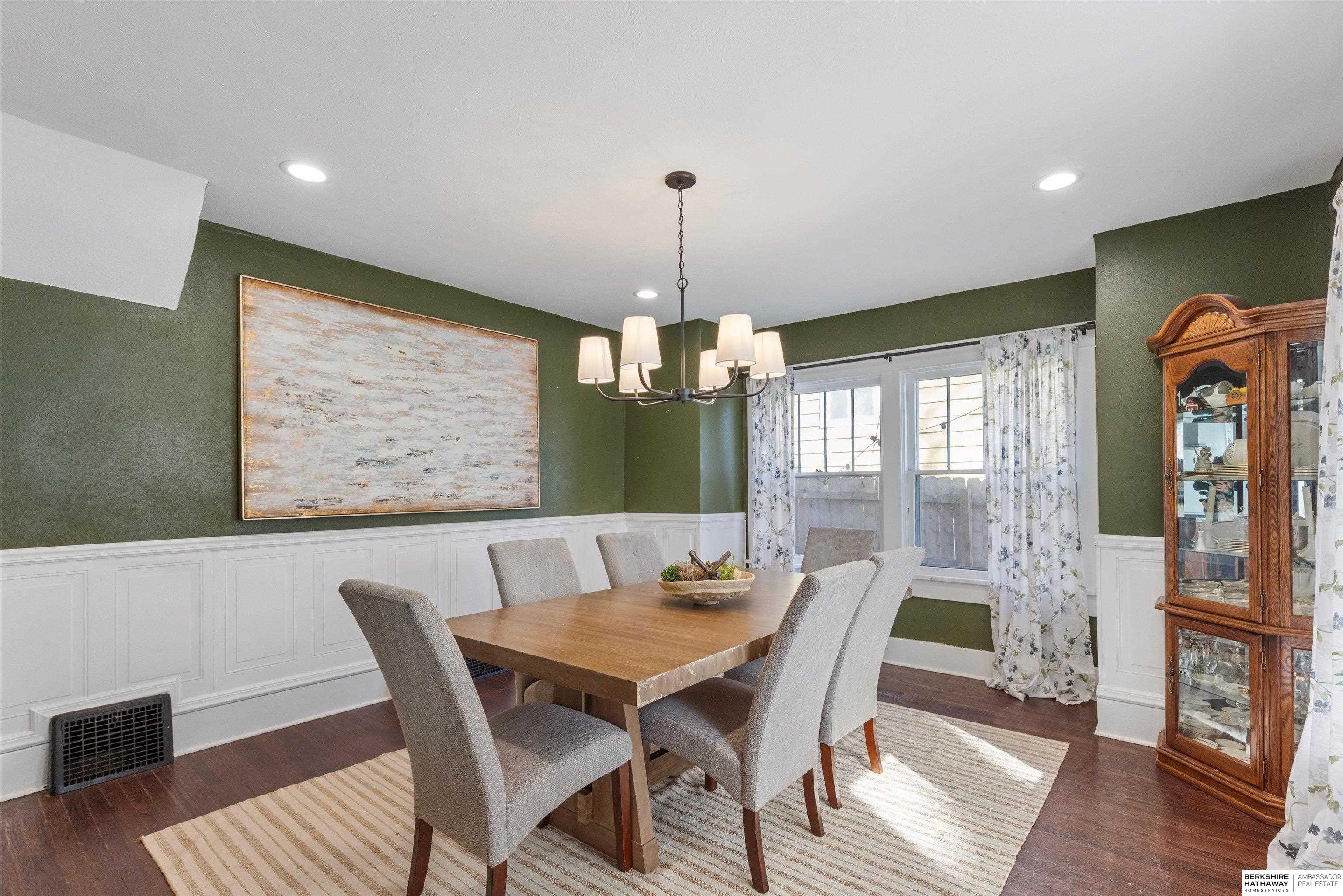 Plattsmouth, Nebraska 68048, United States, 5 Bedrooms Bedrooms, ,2 BathroomsBathrooms,Residential,Active,244532