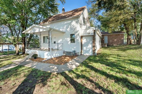 Photo of 1504 Harrison Street, Omaha, NE 68147 (MLS # 22525169)