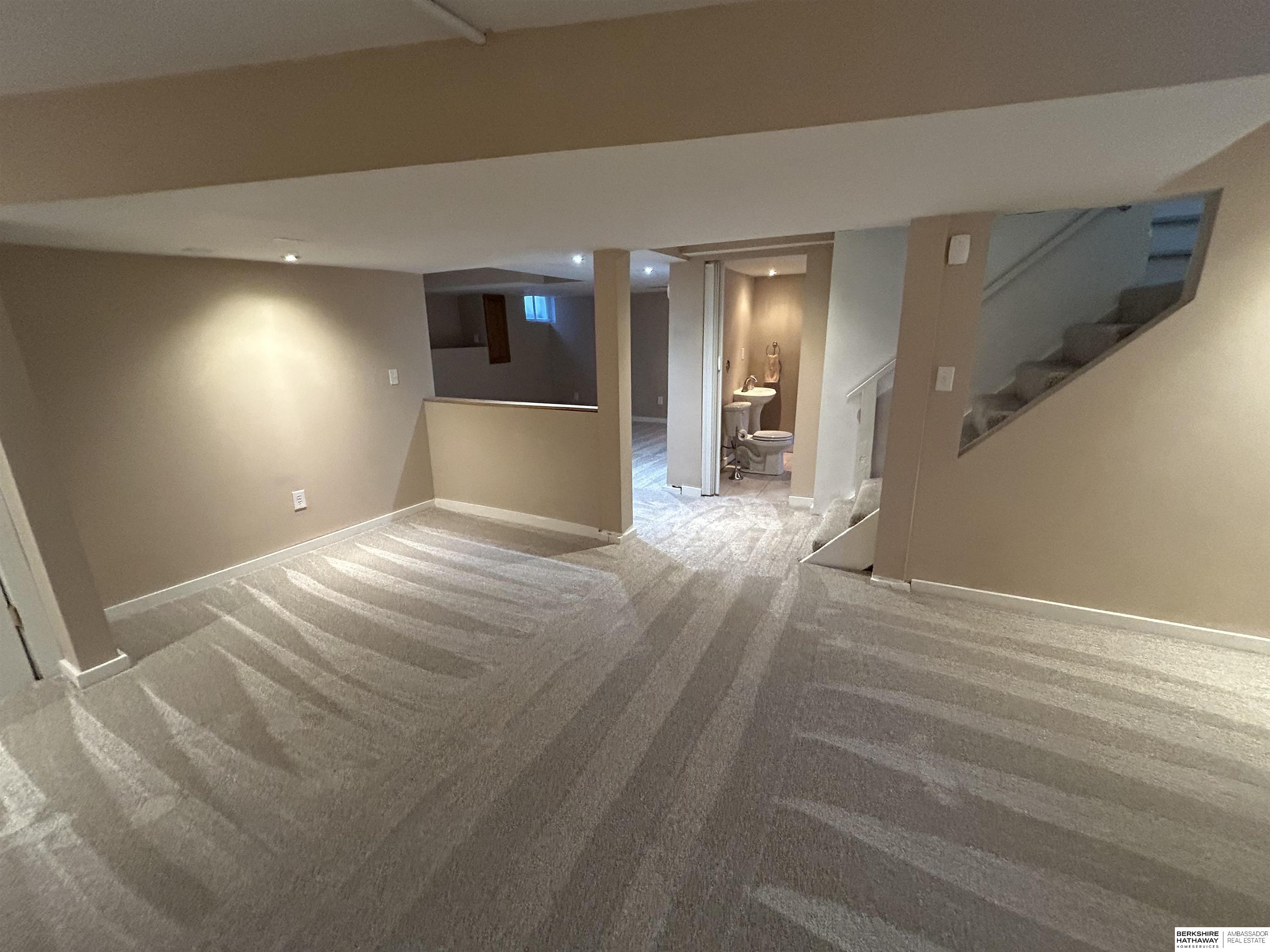 Omaha, Nebraska 68131, United States, 3 Bedrooms Bedrooms, ,2 BathroomsBathrooms,Residential,Active,232477