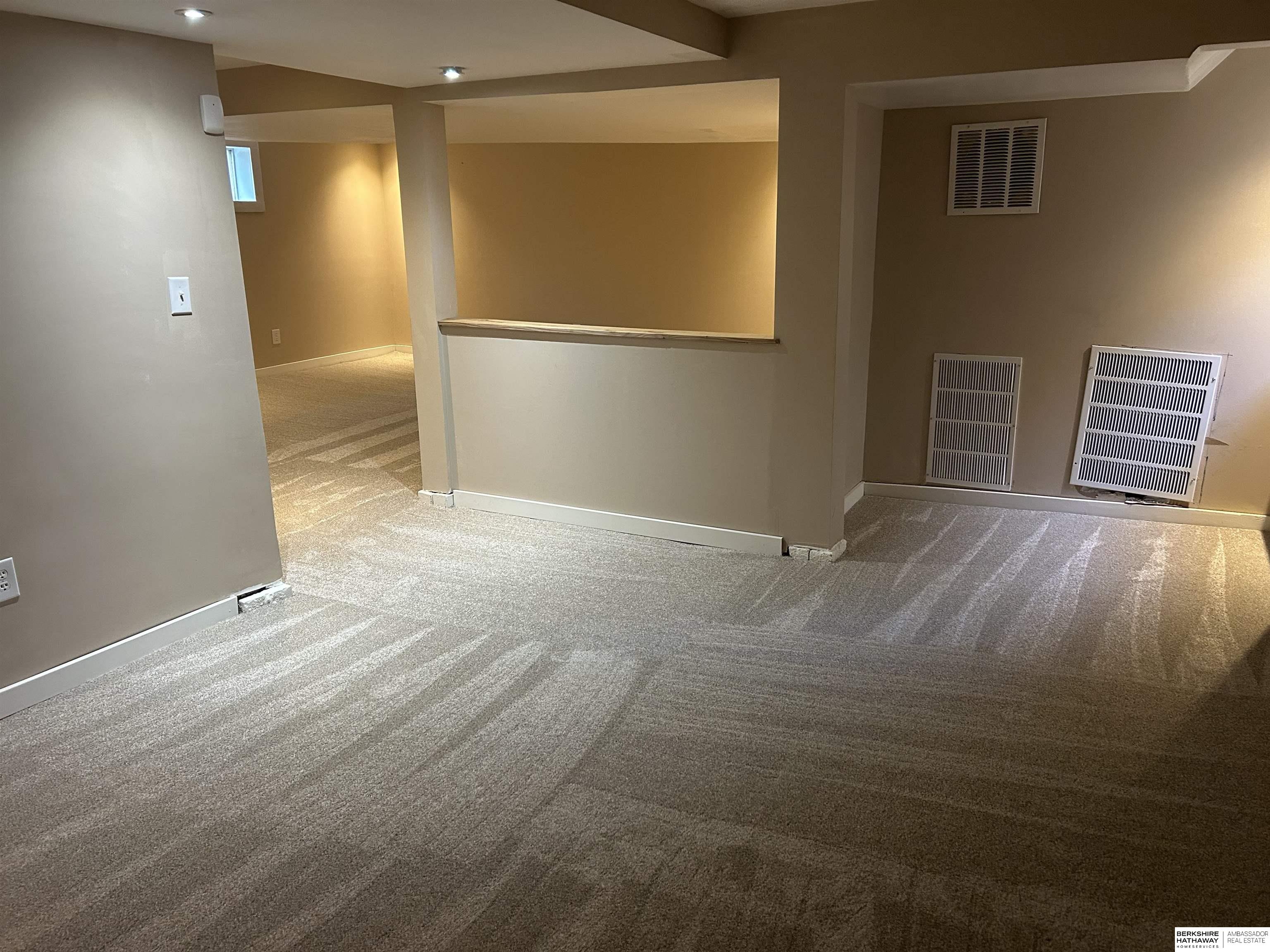 Omaha, Nebraska 68131, United States, 3 Bedrooms Bedrooms, ,2 BathroomsBathrooms,Residential,Active,232477