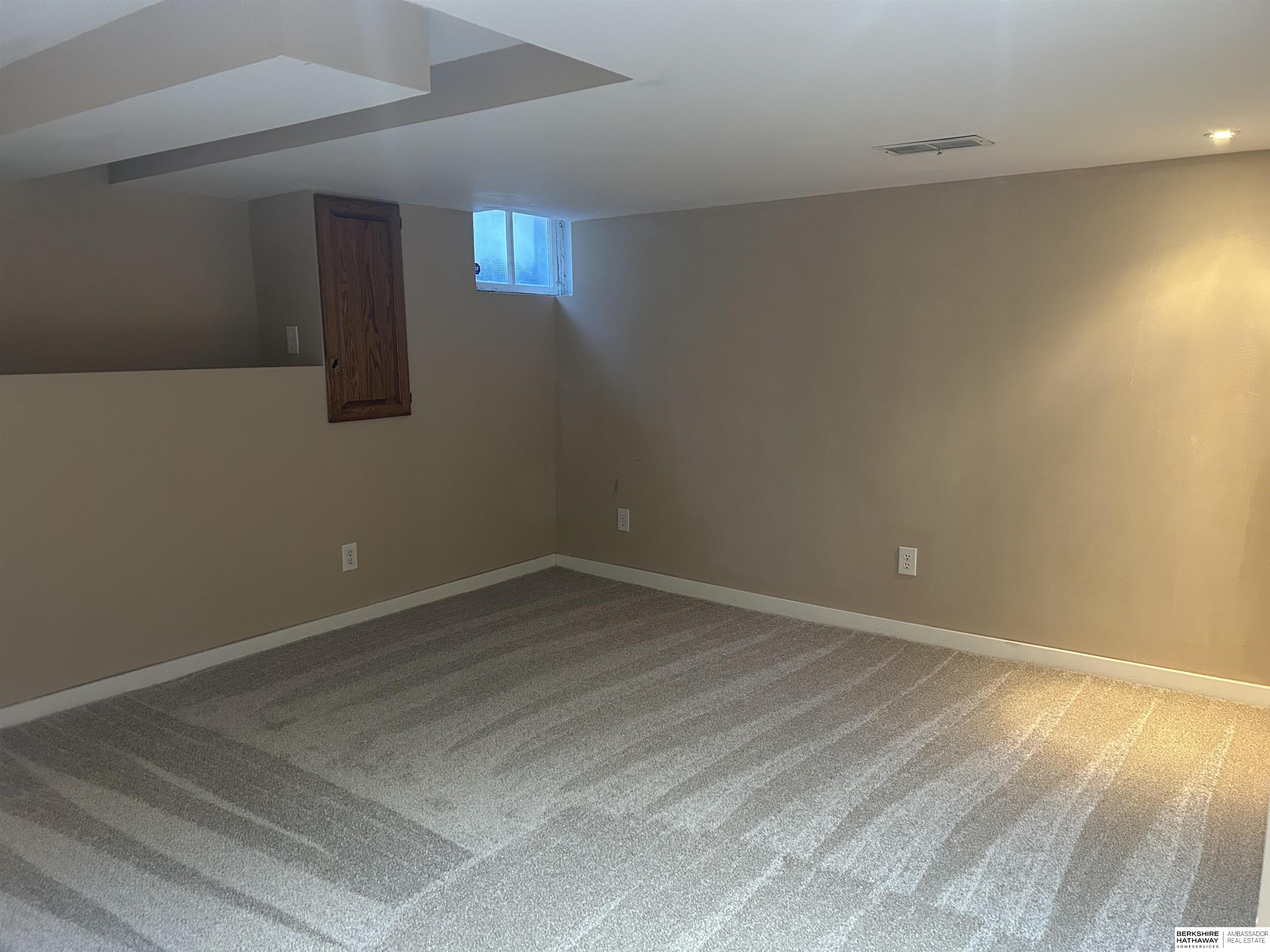 Omaha, Nebraska 68131, United States, 3 Bedrooms Bedrooms, ,2 BathroomsBathrooms,Residential,Active,232477