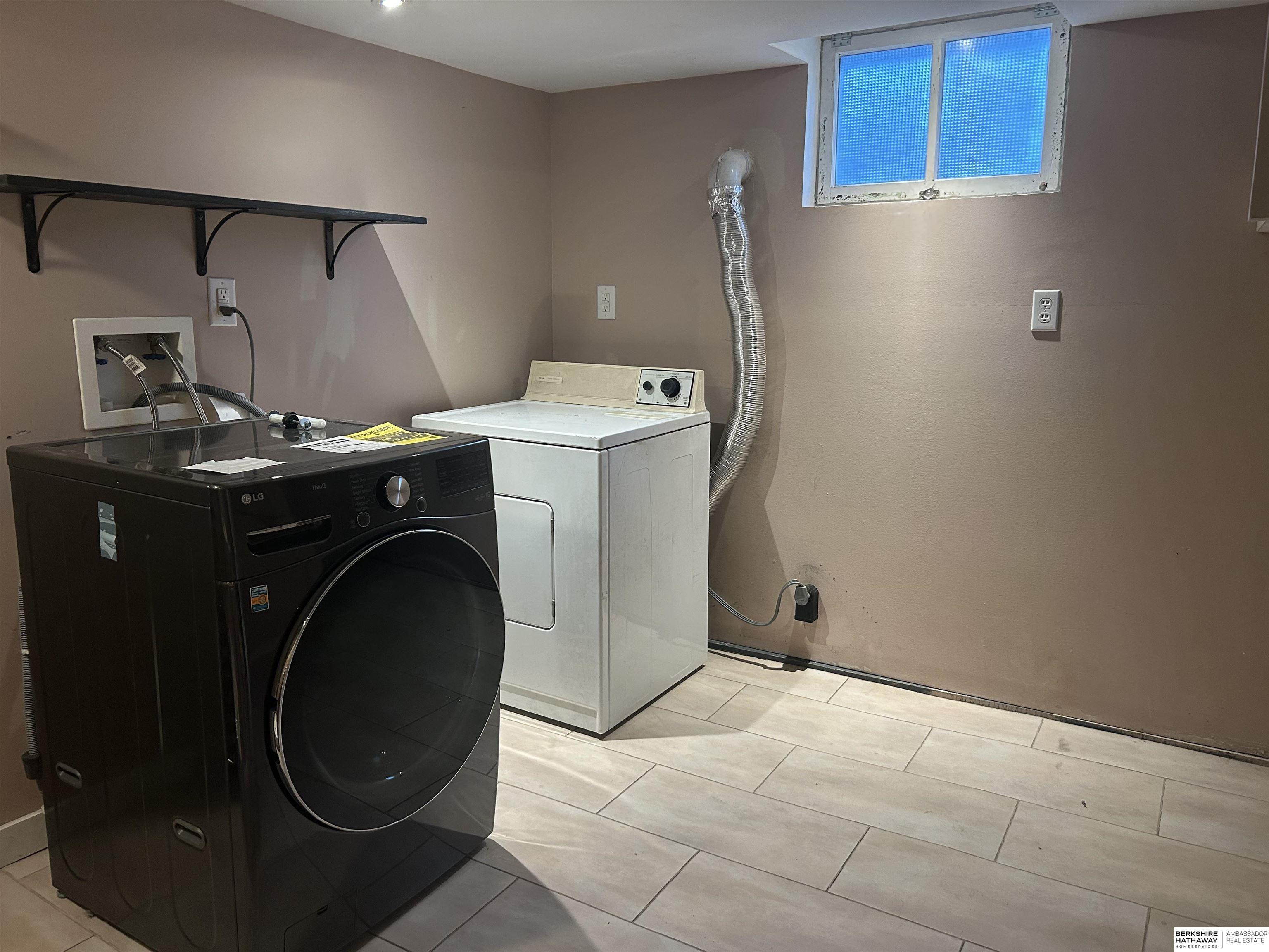 Omaha, Nebraska 68131, United States, 3 Bedrooms Bedrooms, ,2 BathroomsBathrooms,Residential,Active,232477