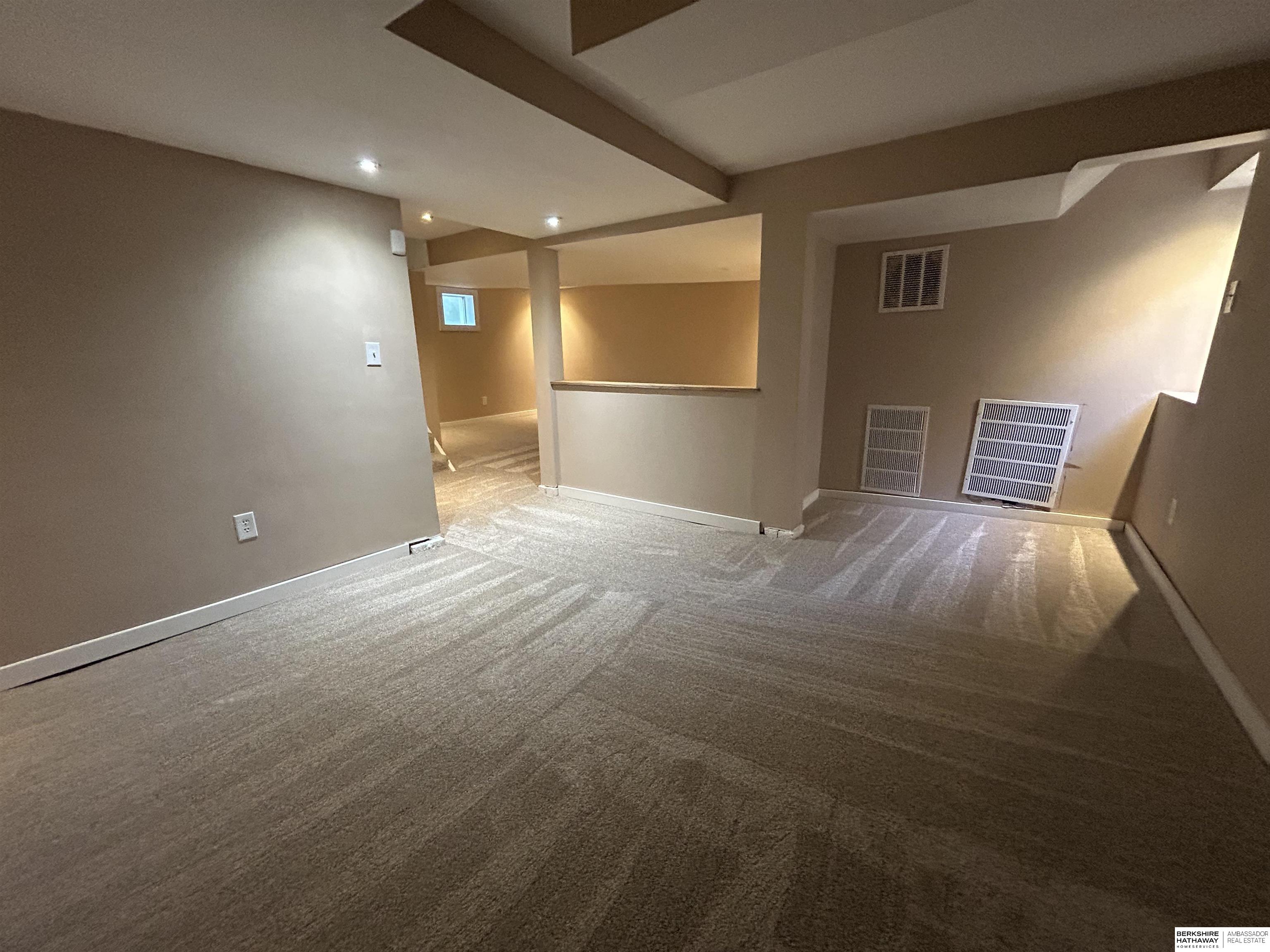 Omaha, Nebraska 68131, United States, 3 Bedrooms Bedrooms, ,2 BathroomsBathrooms,Residential,Active,232477