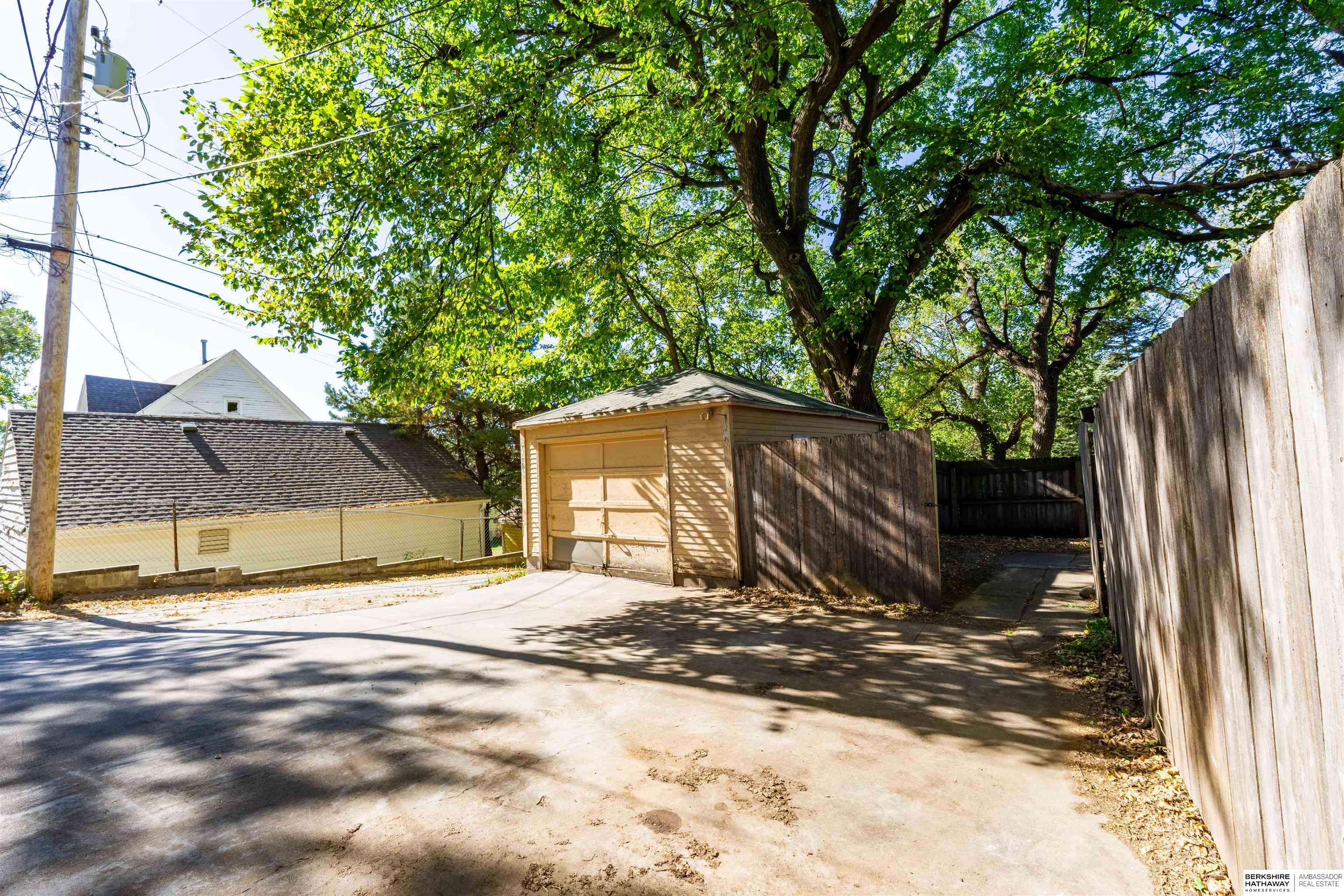 Omaha, Nebraska 68131, United States, 3 Bedrooms Bedrooms, ,2 BathroomsBathrooms,Residential,Active,232477