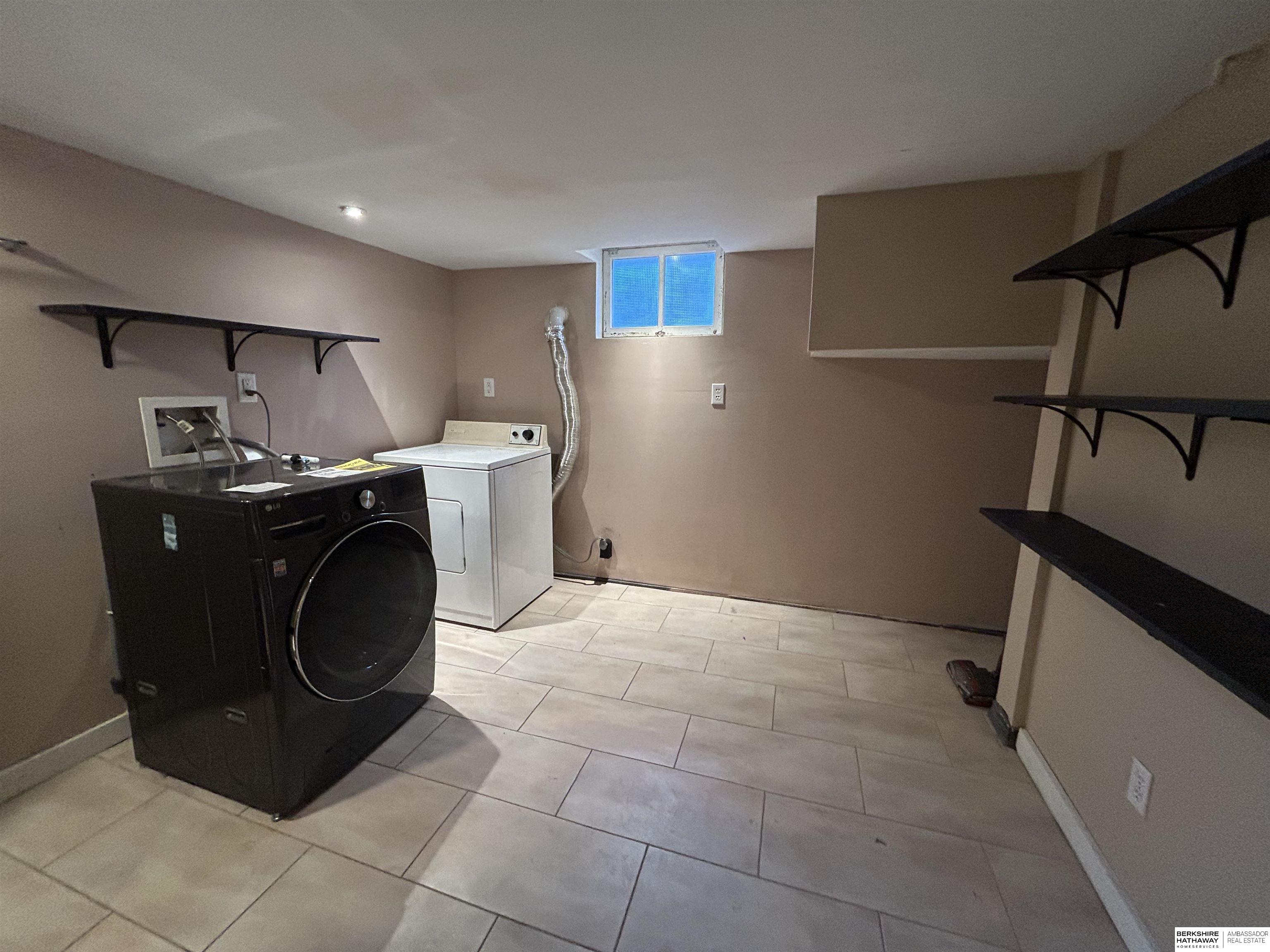 Omaha, Nebraska 68131, United States, 3 Bedrooms Bedrooms, ,2 BathroomsBathrooms,Residential,Active,232477