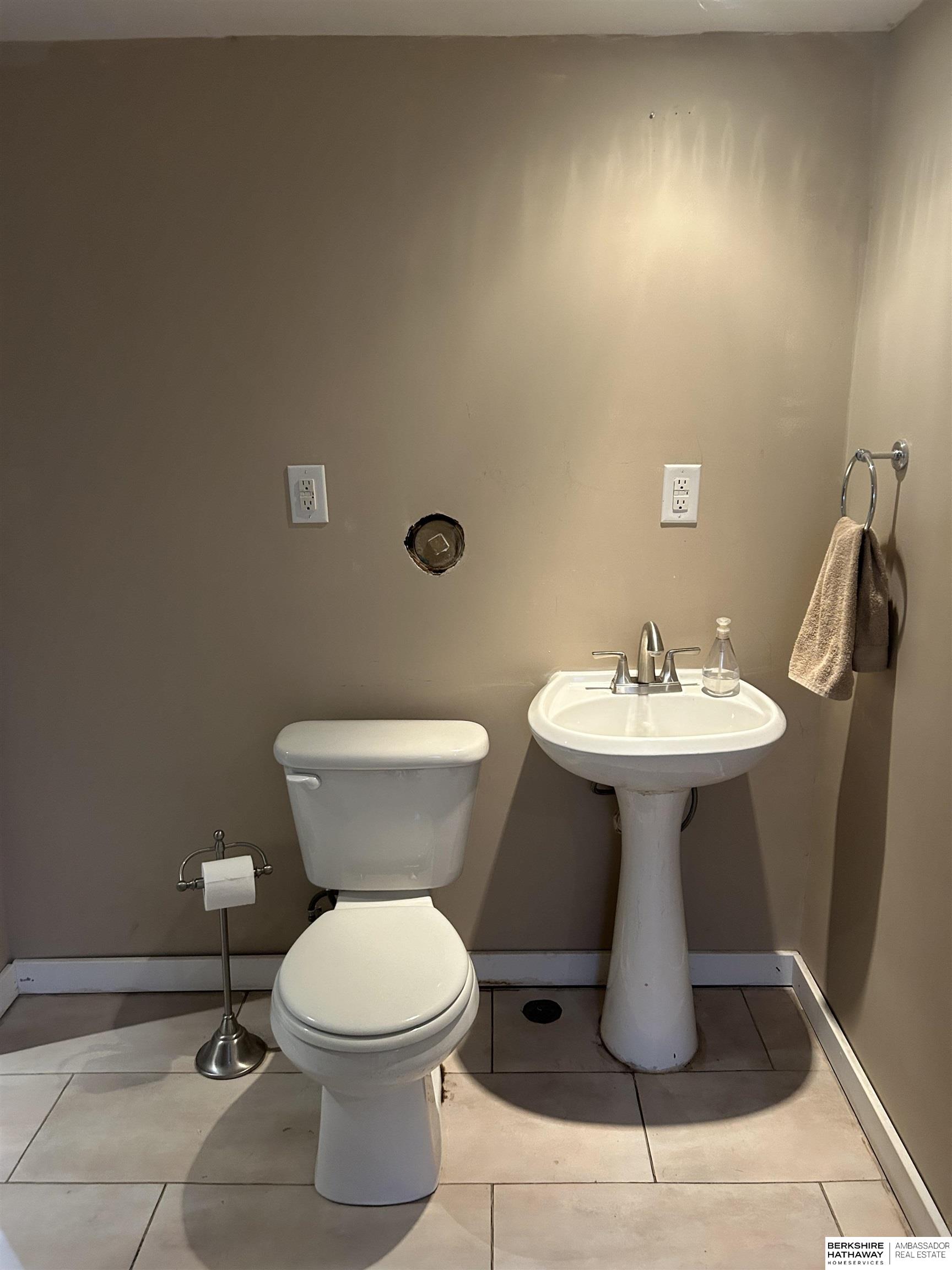 Omaha, Nebraska 68131, United States, 3 Bedrooms Bedrooms, ,2 BathroomsBathrooms,Residential,Active,232477