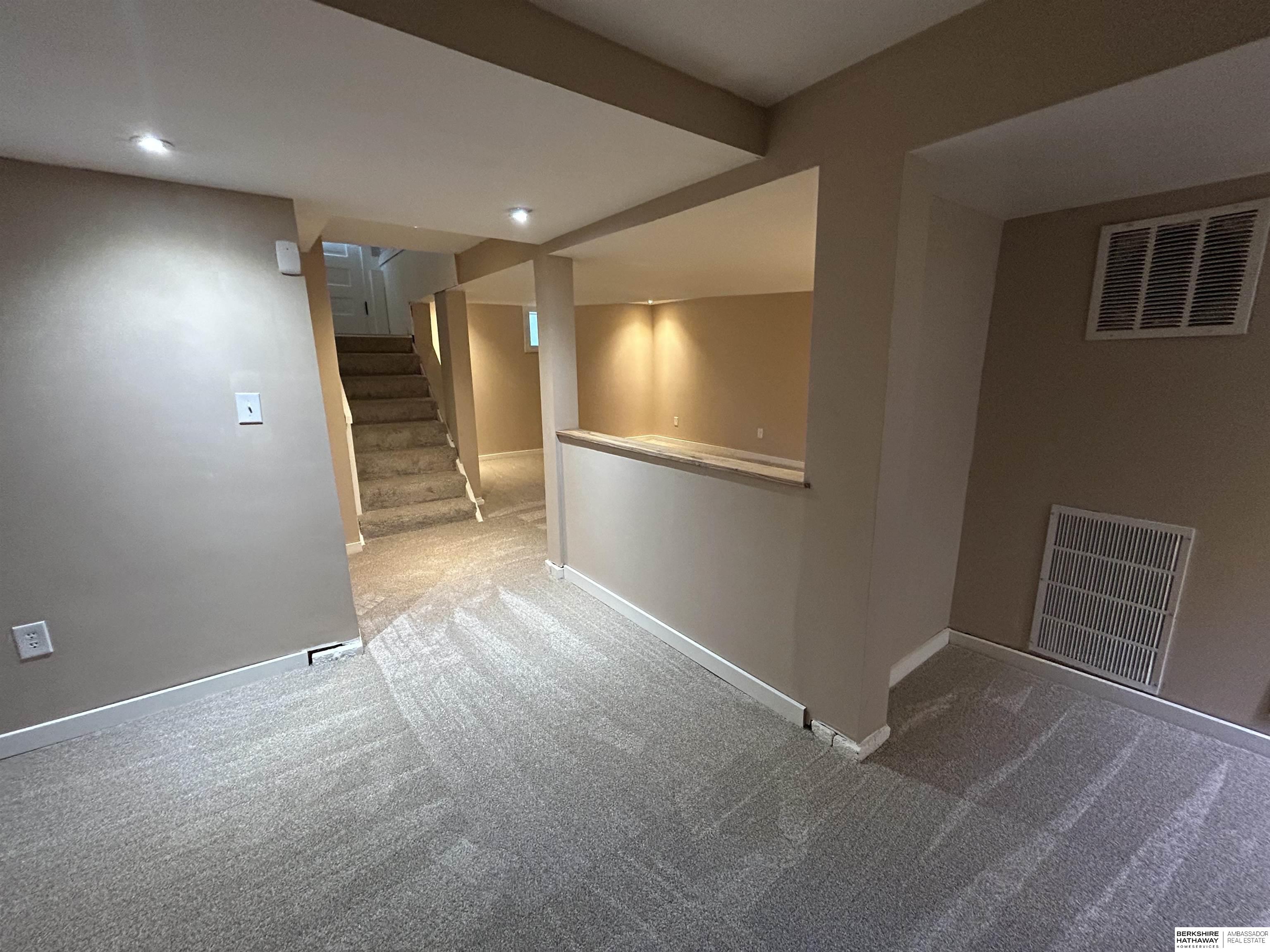 Omaha, Nebraska 68131, United States, 3 Bedrooms Bedrooms, ,2 BathroomsBathrooms,Residential,Active,232477