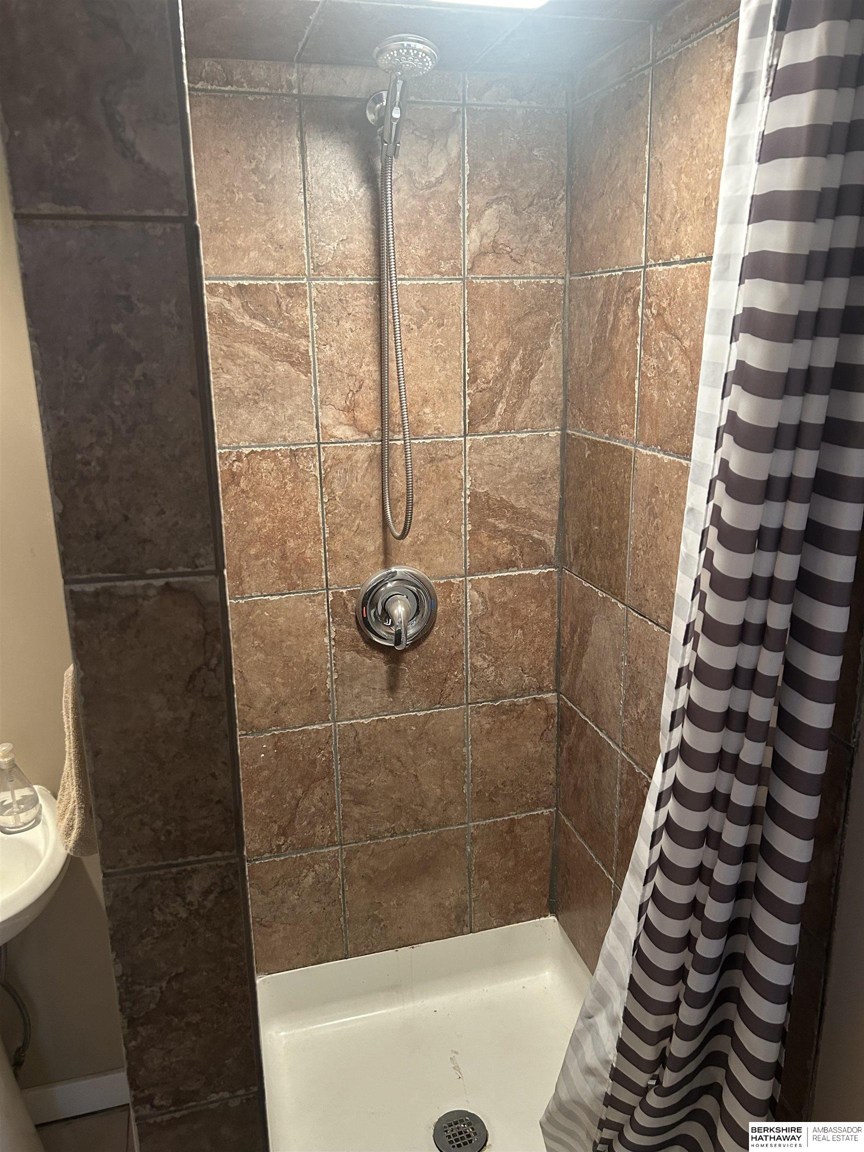 Omaha, Nebraska 68131, United States, 3 Bedrooms Bedrooms, ,2 BathroomsBathrooms,Residential,Active,232477