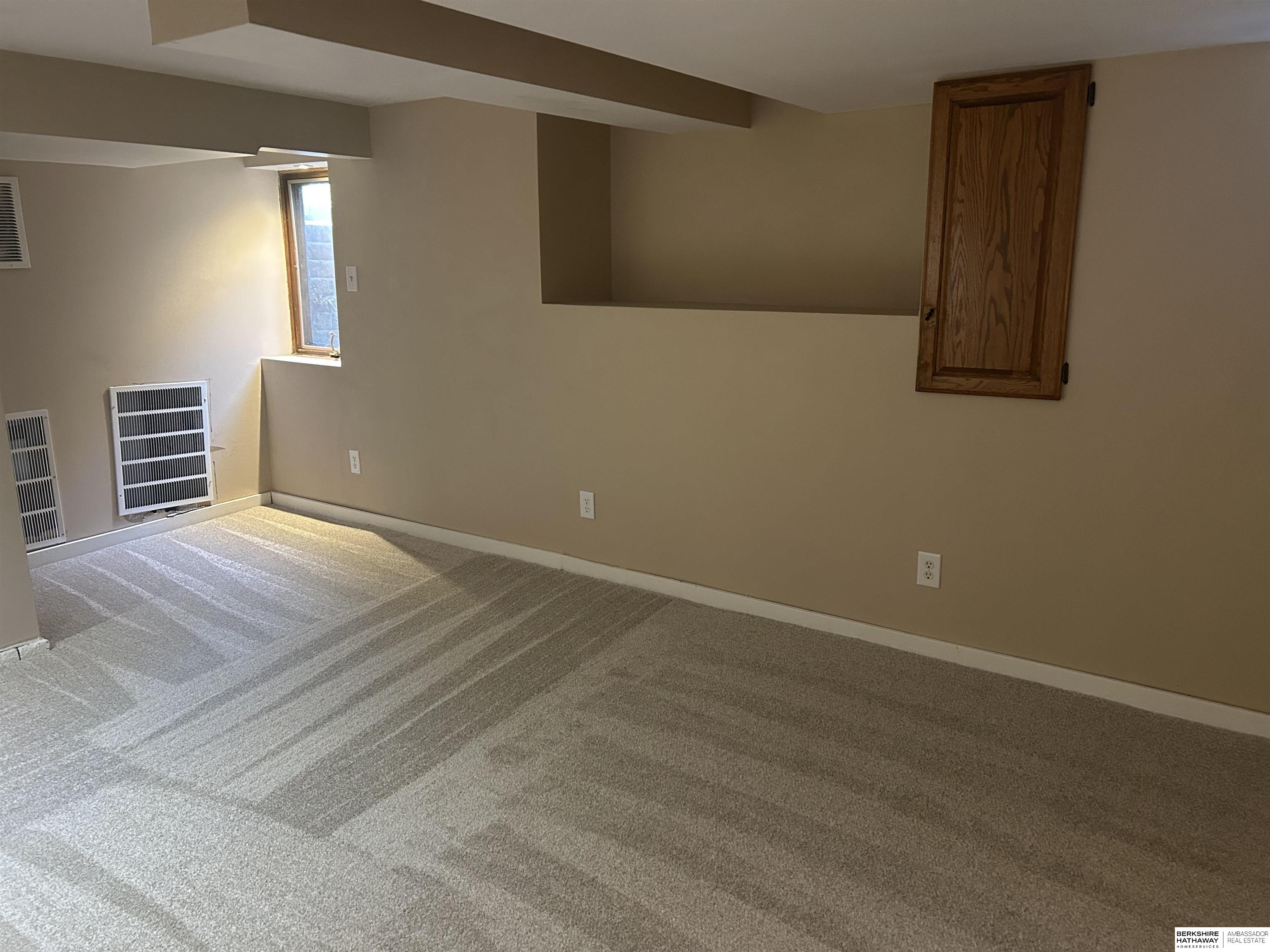 Omaha, Nebraska 68131, United States, 3 Bedrooms Bedrooms, ,2 BathroomsBathrooms,Residential,Active,232477