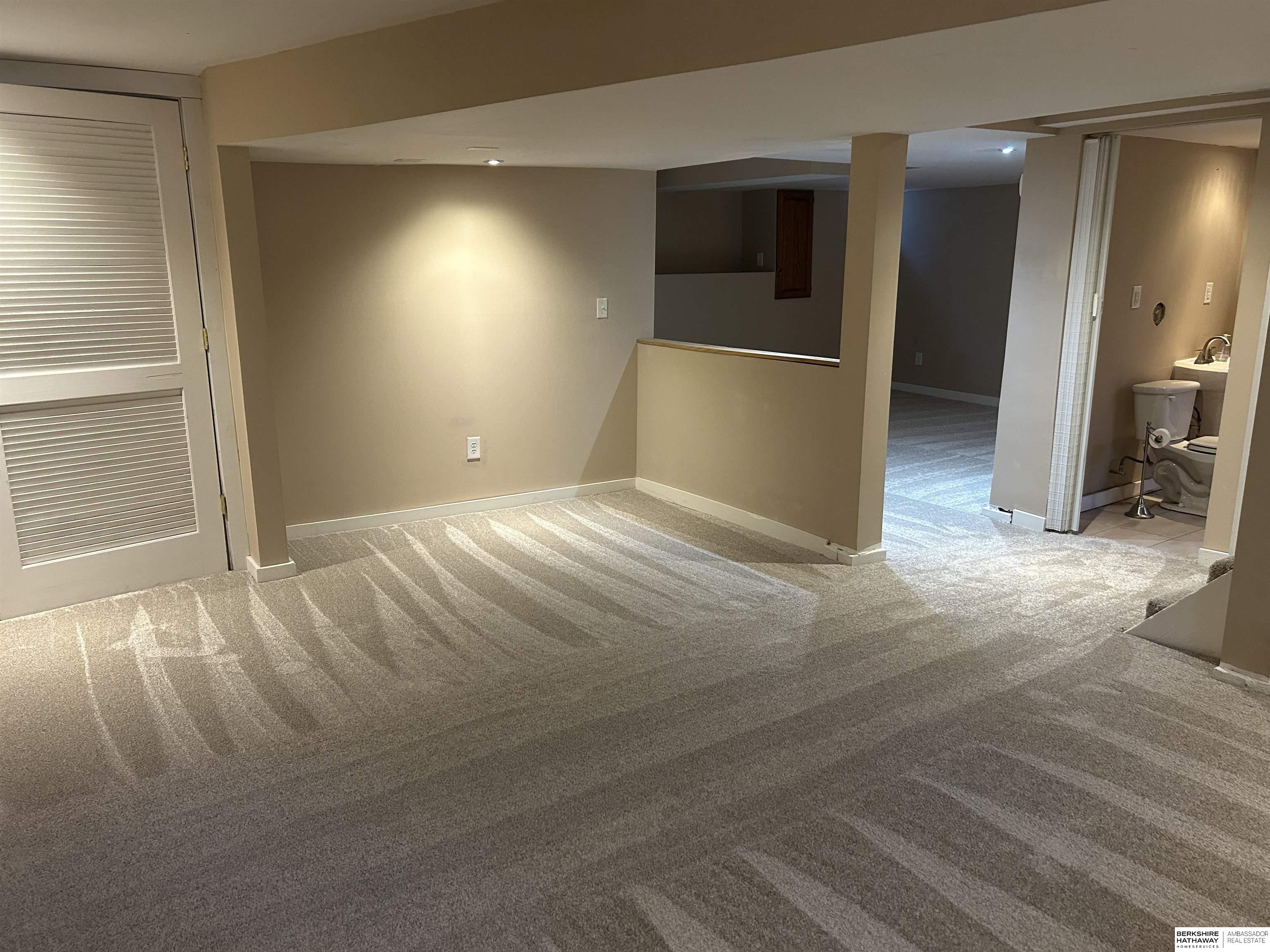 Omaha, Nebraska 68131, United States, 3 Bedrooms Bedrooms, ,2 BathroomsBathrooms,Residential,Active,232477