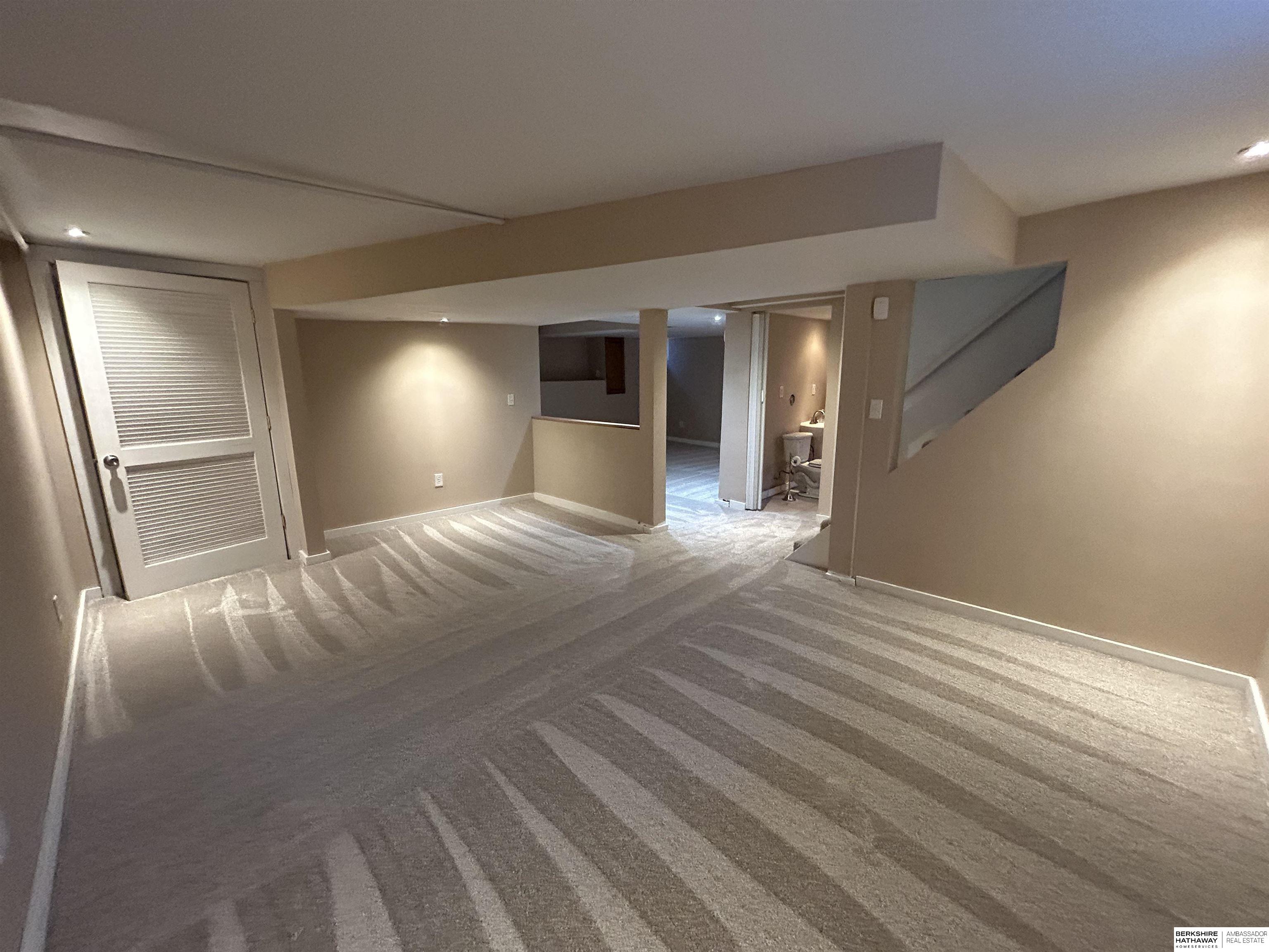 Omaha, Nebraska 68131, United States, 3 Bedrooms Bedrooms, ,2 BathroomsBathrooms,Residential,Active,232477