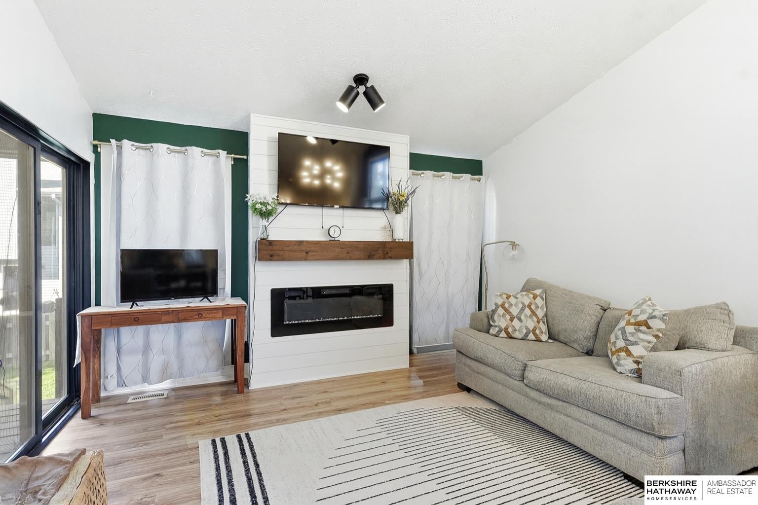 Omaha, Nebraska 68144, United States, 3 Bedrooms Bedrooms, ,2 BathroomsBathrooms,Residential,Active,235614