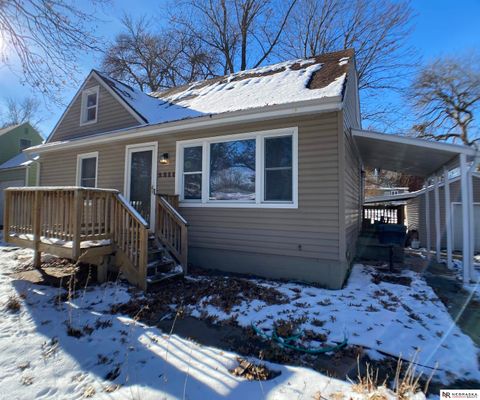 Photo of 2211 S 37th Street, Lincoln, NE 68506 (MLS # 22534485)