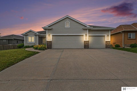 Photo of 16507 Briar Street, Omaha, NE 68136 (MLS # 22617913)