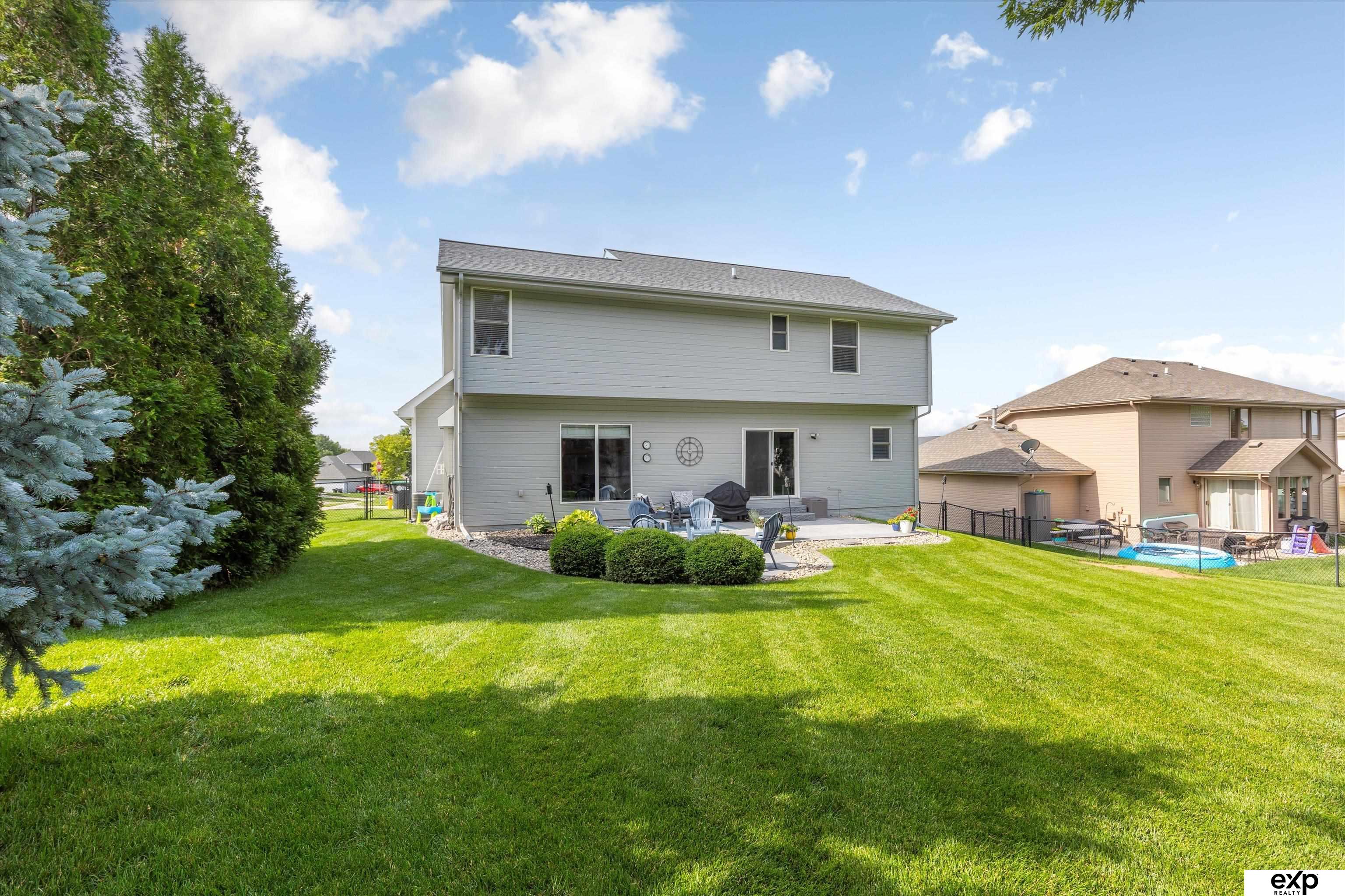 Omaha, Nebraska 68135, United States, 4 Bedrooms Bedrooms, ,3 BathroomsBathrooms,Residential,Pending,156288