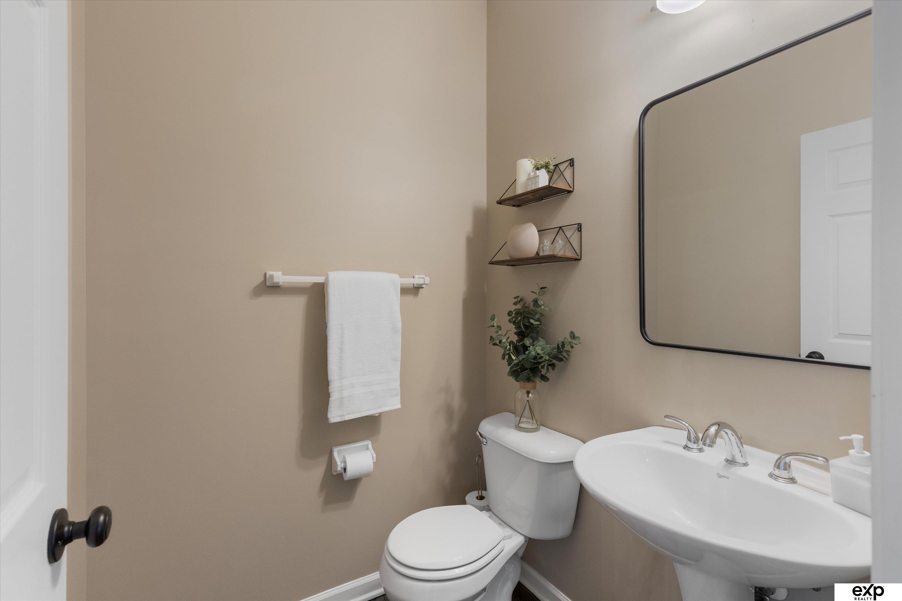 Omaha, Nebraska 68135, United States, 4 Bedrooms Bedrooms, ,3 BathroomsBathrooms,Residential,Pending,156288