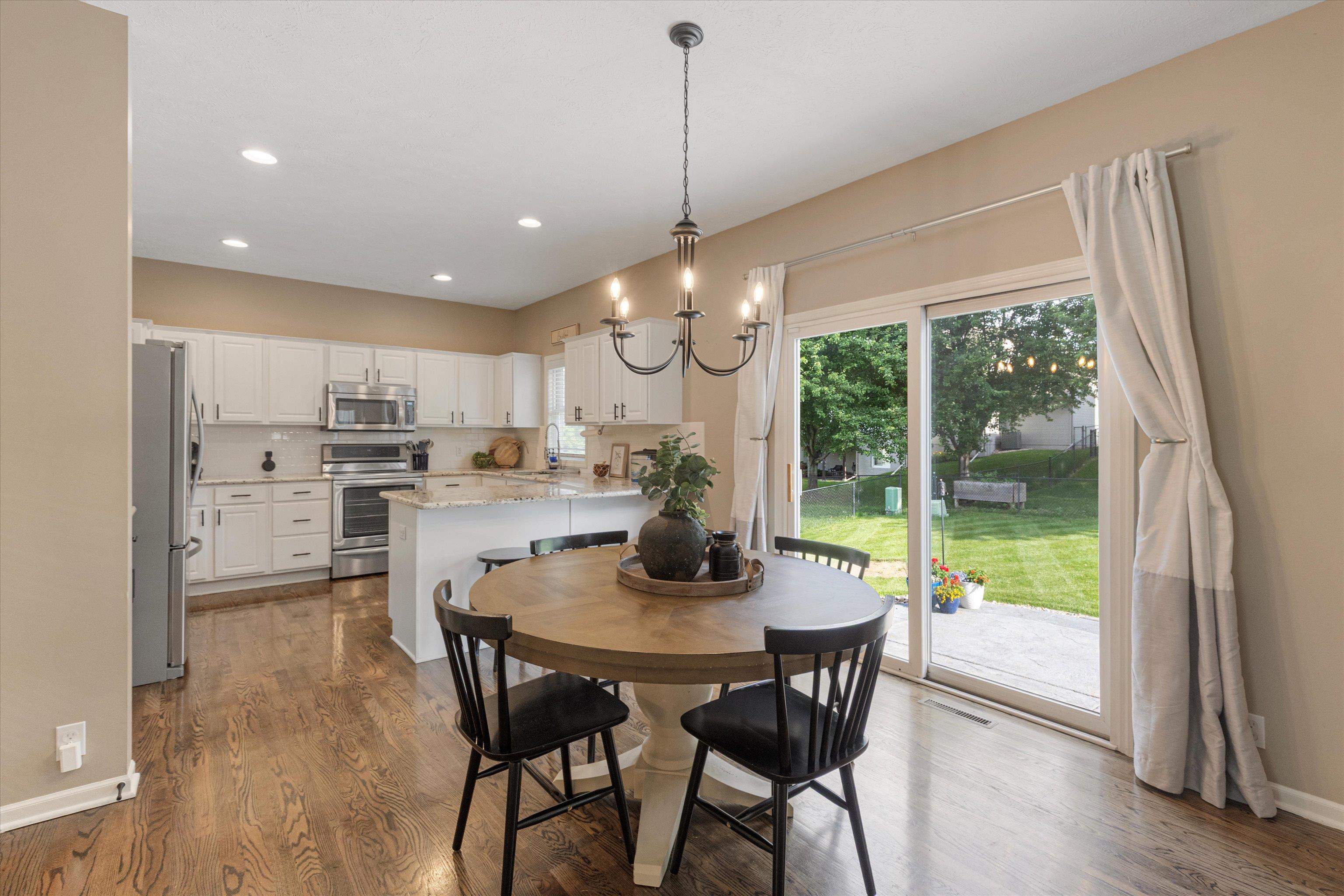 Omaha, Nebraska 68135, United States, 4 Bedrooms Bedrooms, ,3 BathroomsBathrooms,Residential,Pending,156288