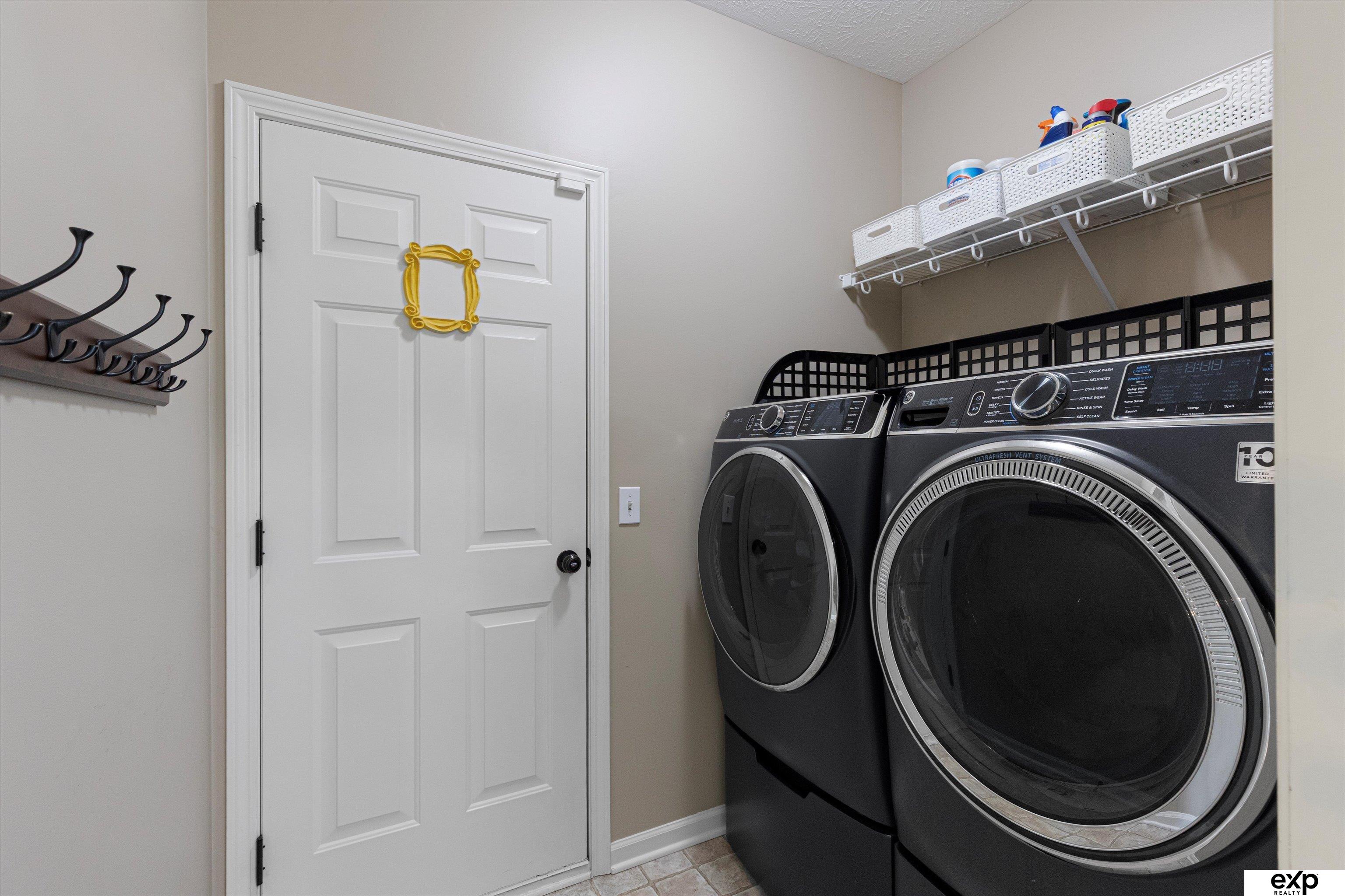 Omaha, Nebraska 68135, United States, 4 Bedrooms Bedrooms, ,3 BathroomsBathrooms,Residential,Pending,156288