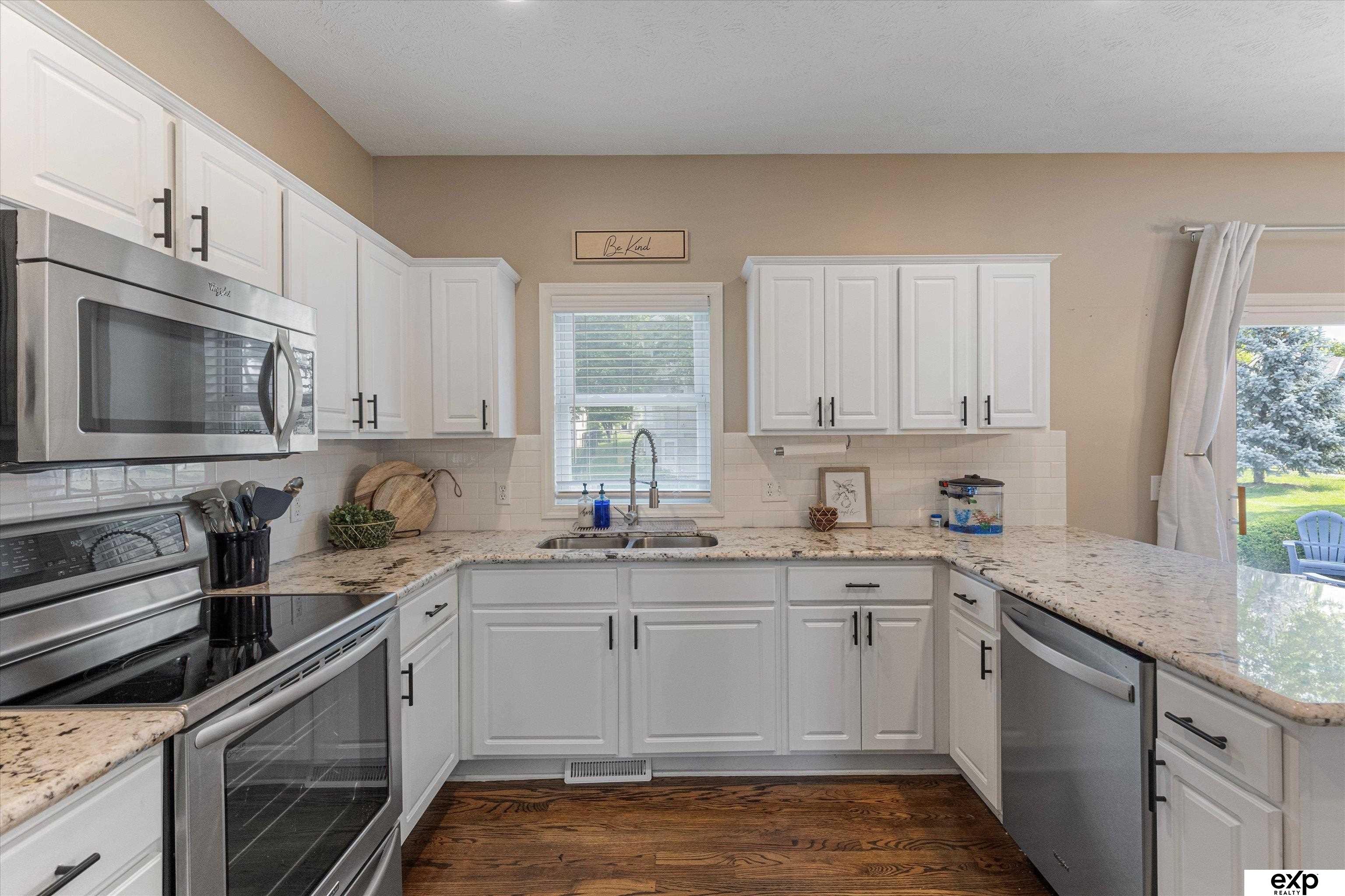 Omaha, Nebraska 68135, United States, 4 Bedrooms Bedrooms, ,3 BathroomsBathrooms,Residential,Pending,156288