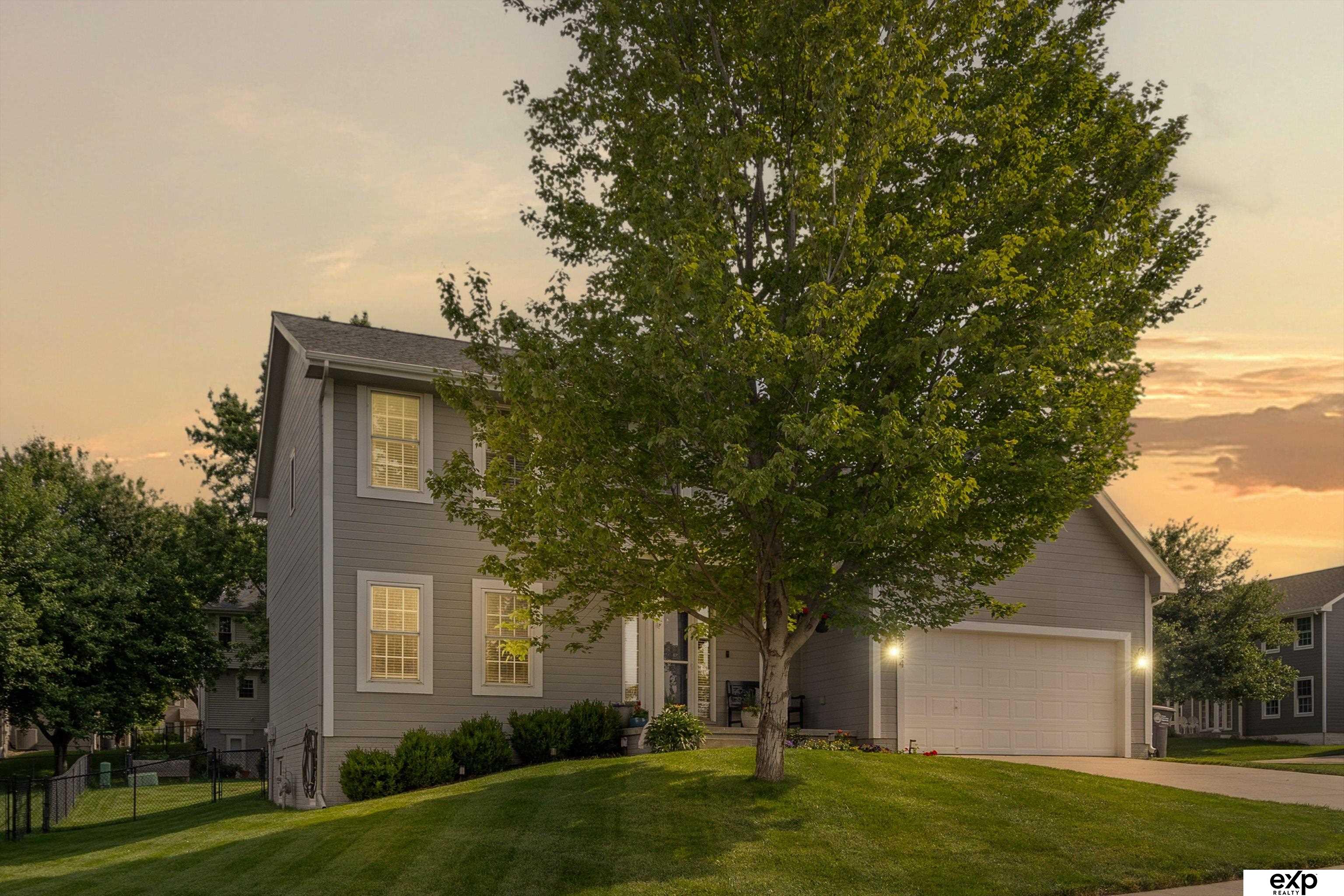 Omaha, Nebraska 68135, United States, 4 Bedrooms Bedrooms, ,3 BathroomsBathrooms,Residential,Pending,156288