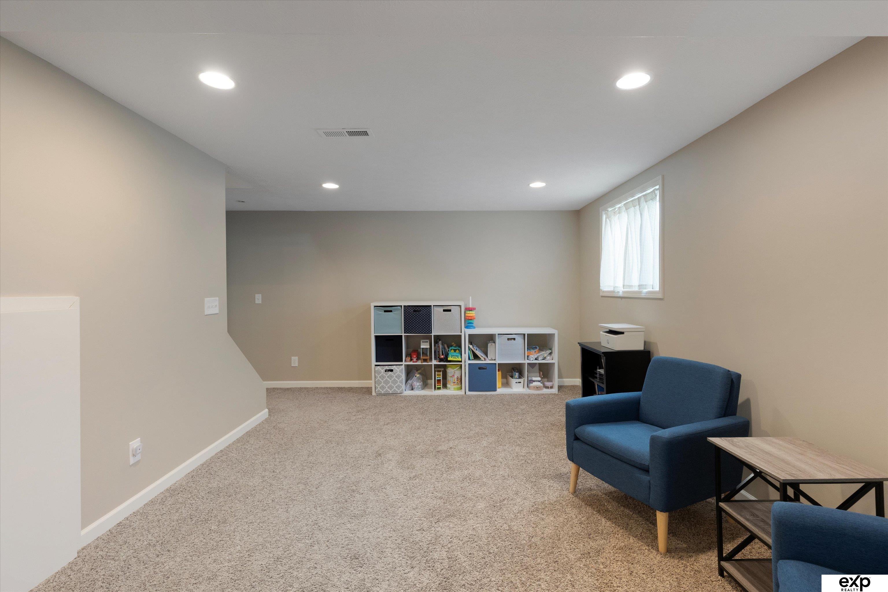 Omaha, Nebraska 68135, United States, 4 Bedrooms Bedrooms, ,3 BathroomsBathrooms,Residential,Pending,156288