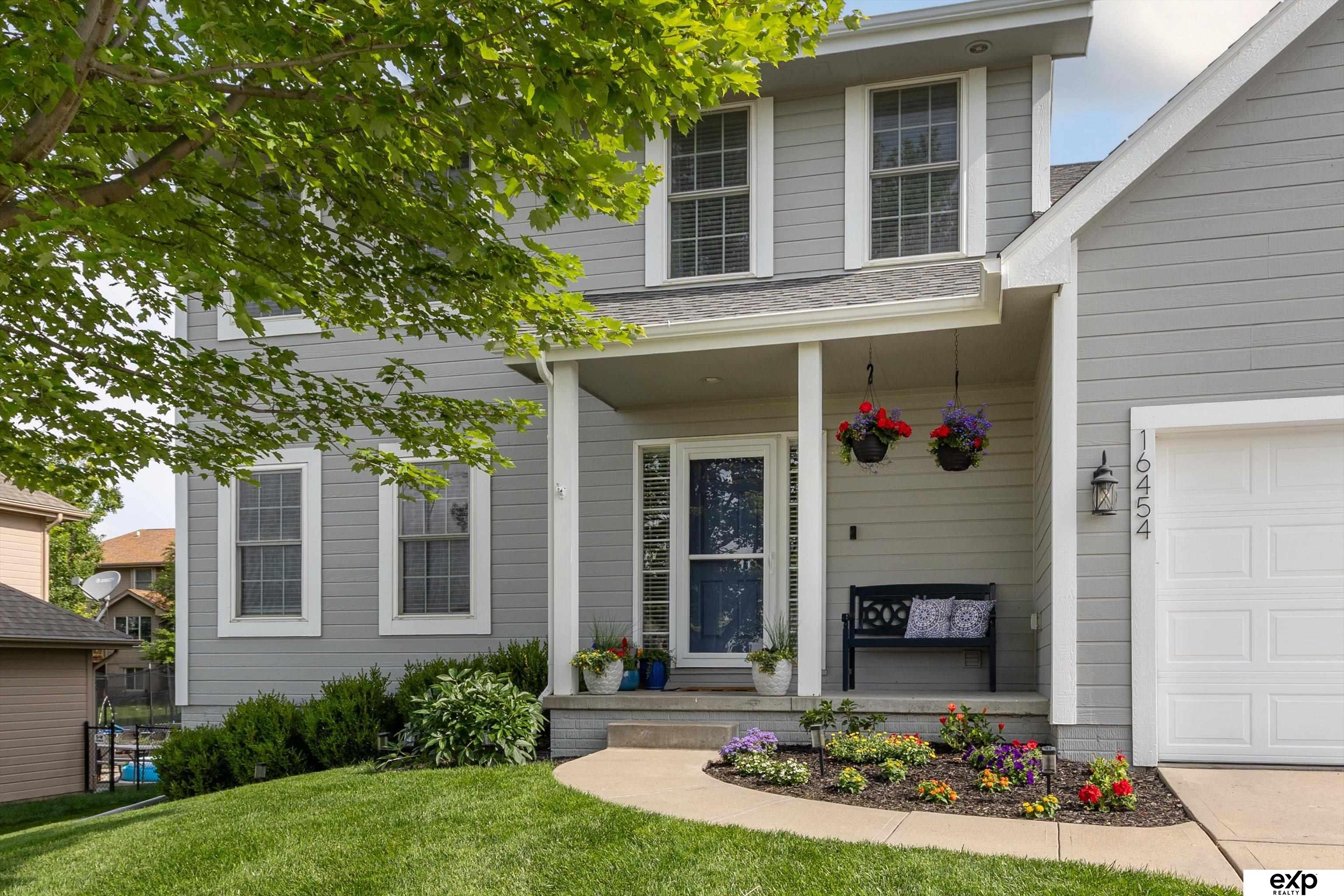 Omaha, Nebraska 68135, United States, 4 Bedrooms Bedrooms, ,3 BathroomsBathrooms,Residential,Pending,156288