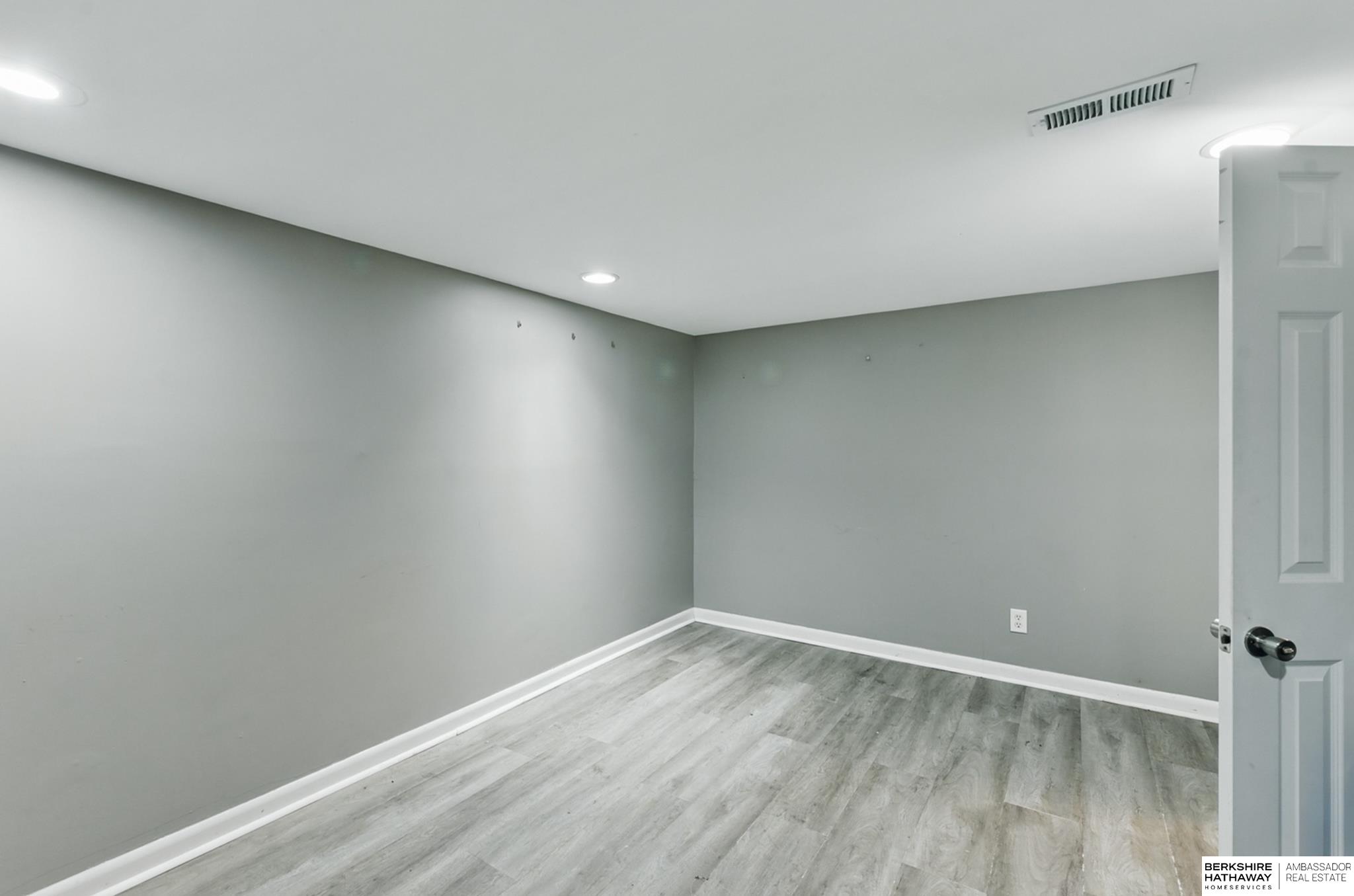 Omaha, Nebraska 68114, United States, 3 Bedrooms Bedrooms, ,2 BathroomsBathrooms,Residential,Pending,152572