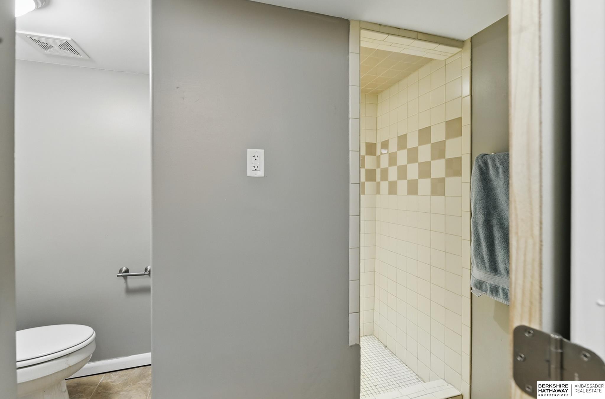 Omaha, Nebraska 68114, United States, 3 Bedrooms Bedrooms, ,2 BathroomsBathrooms,Residential,Pending,152572