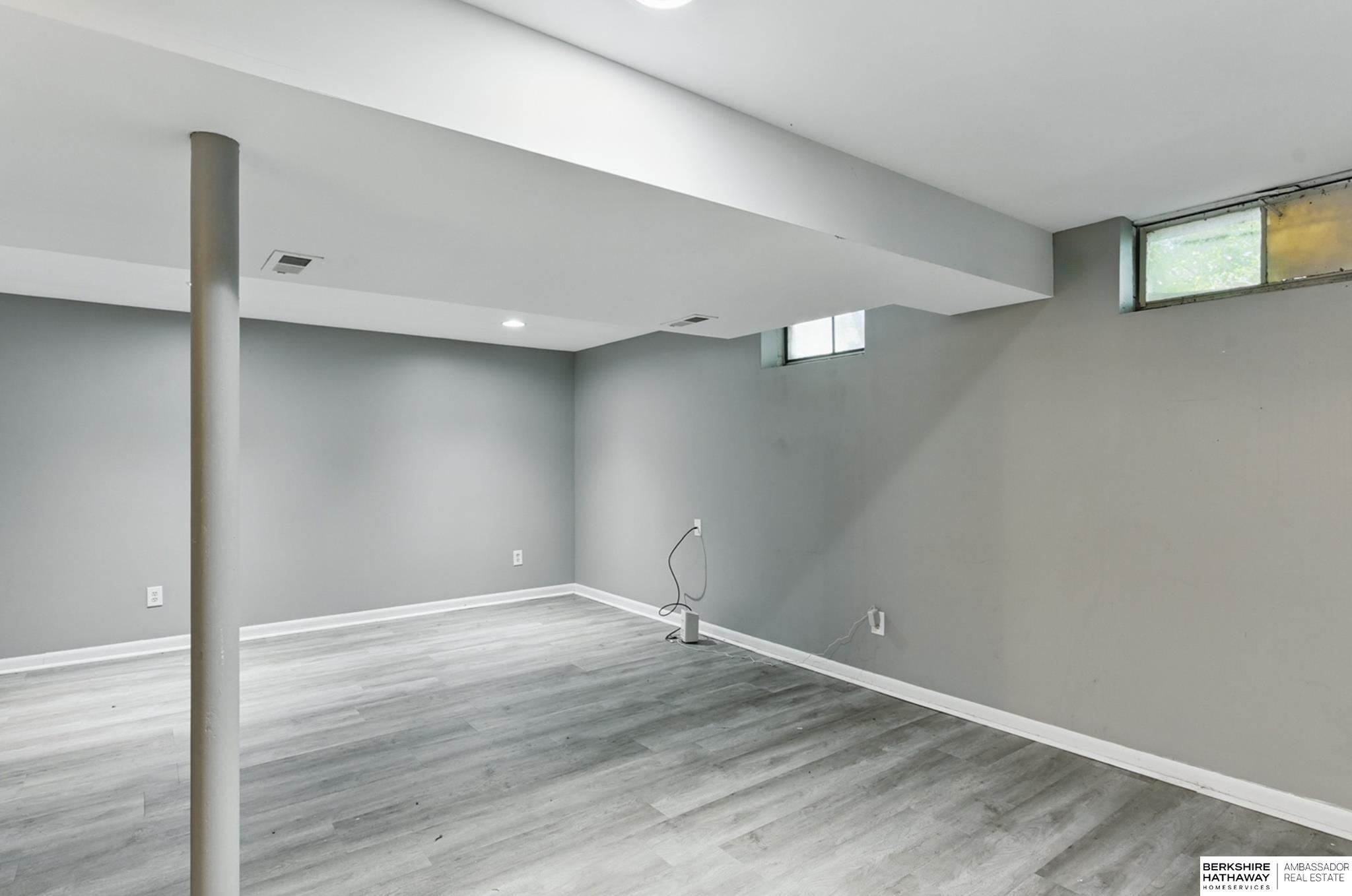 Omaha, Nebraska 68114, United States, 3 Bedrooms Bedrooms, ,2 BathroomsBathrooms,Residential,Pending,152572