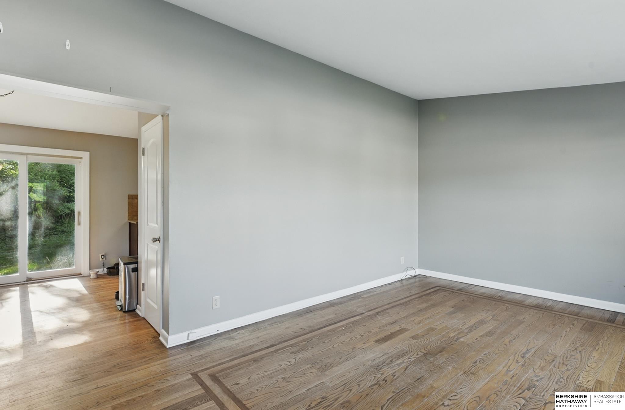 Omaha, Nebraska 68114, United States, 3 Bedrooms Bedrooms, ,2 BathroomsBathrooms,Residential,Pending,152572