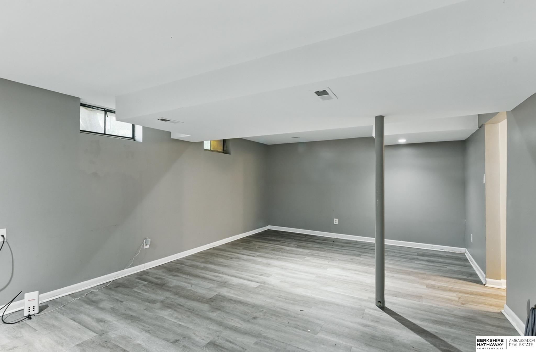 Omaha, Nebraska 68114, United States, 3 Bedrooms Bedrooms, ,2 BathroomsBathrooms,Residential,Pending,152572