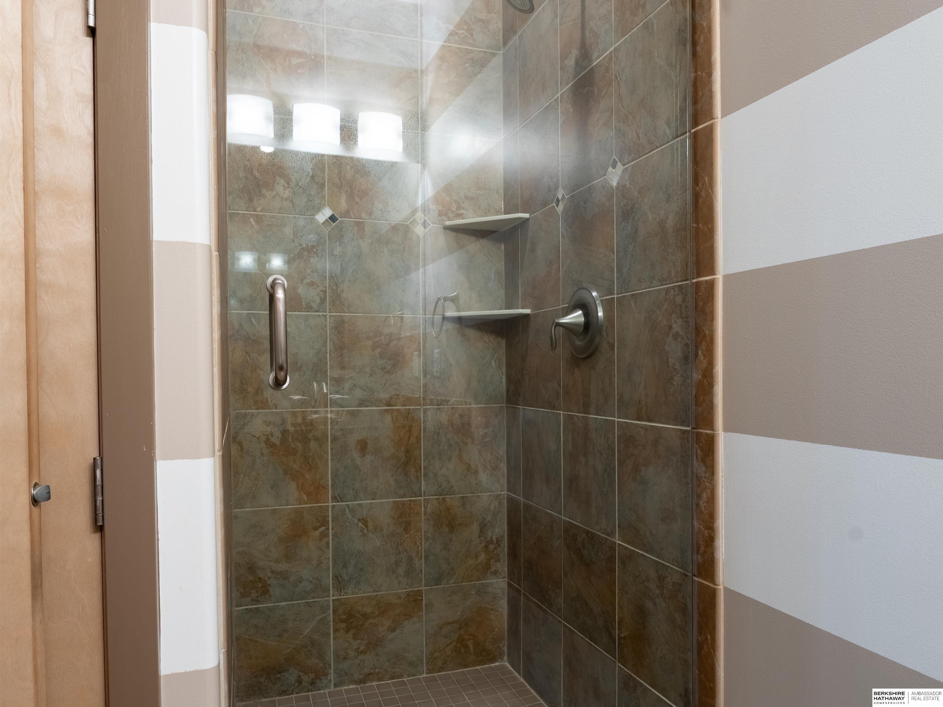 Lincoln, Nebraska 68508, United States, 2 Bedrooms Bedrooms, ,2 BathroomsBathrooms,Residential,Active,187908