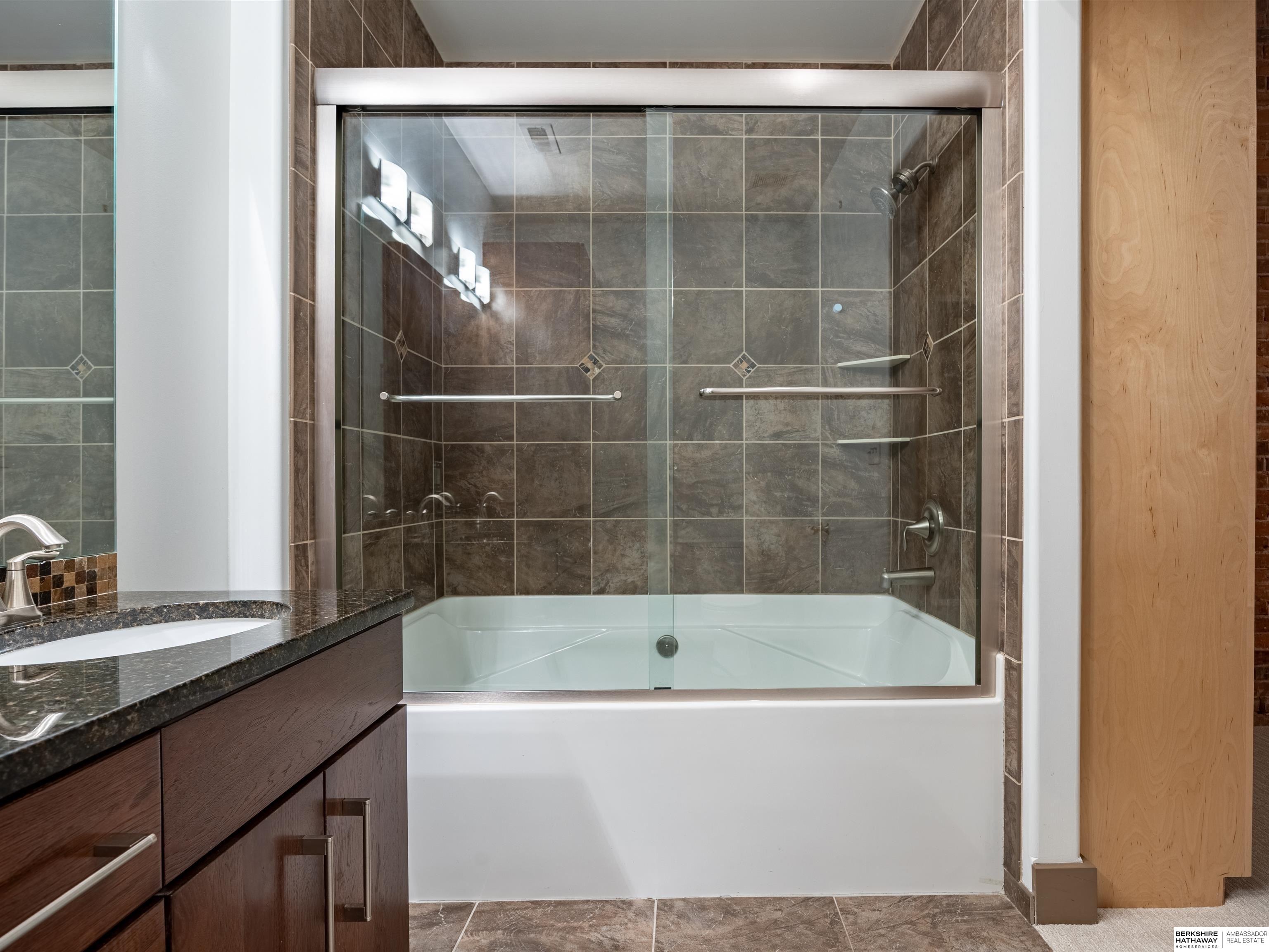 Lincoln, Nebraska 68508, United States, 2 Bedrooms Bedrooms, ,2 BathroomsBathrooms,Residential,Active,187908