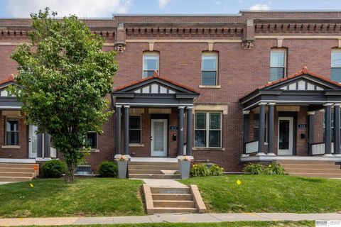 Photo of 813 S 33rd Street, Omaha, NE 68105 (MLS # 22521710)