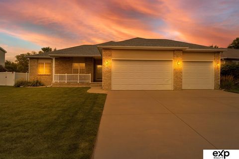 Photo of 6530 Blackstone Road, Lincoln, NE 68526 (MLS # 22535458)