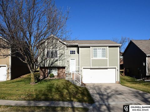 Photo of 7414 N 77th Avenue, Omaha, NE 68122 (MLS # 22606281)