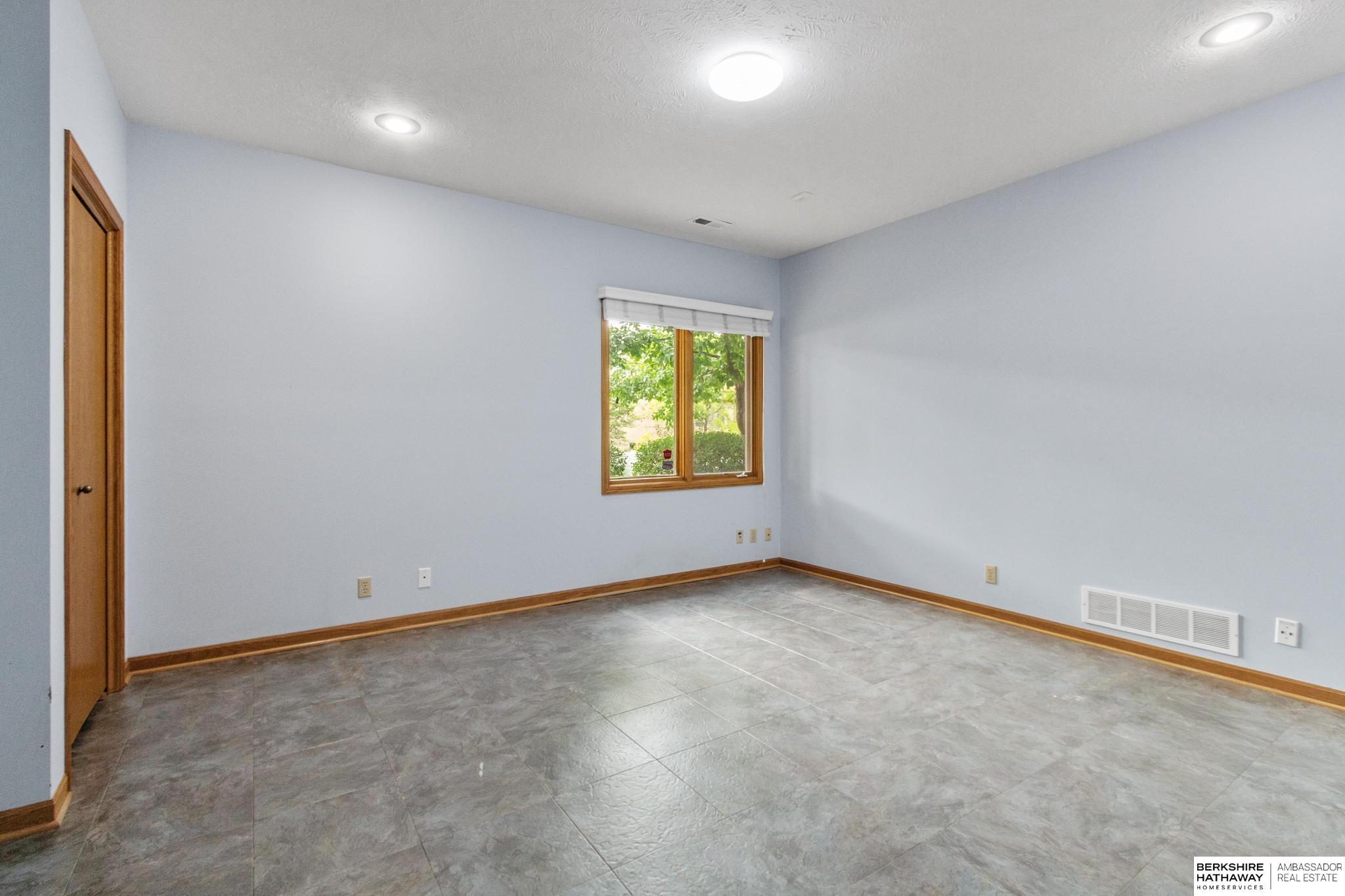 Omaha, Nebraska 68007, United States, 4 Bedrooms Bedrooms, ,3 BathroomsBathrooms,Residential,Active,222043