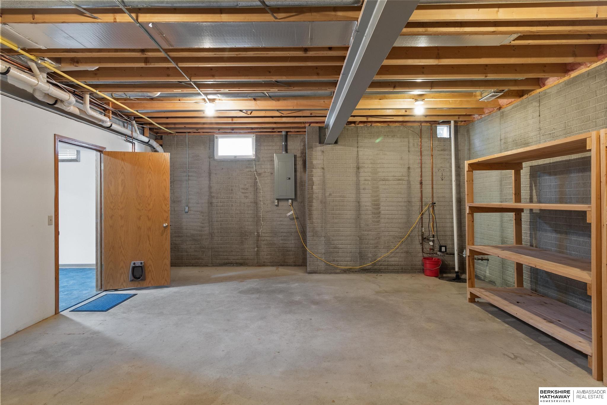 Omaha, Nebraska 68007, United States, 4 Bedrooms Bedrooms, ,3 BathroomsBathrooms,Residential,Active,222043