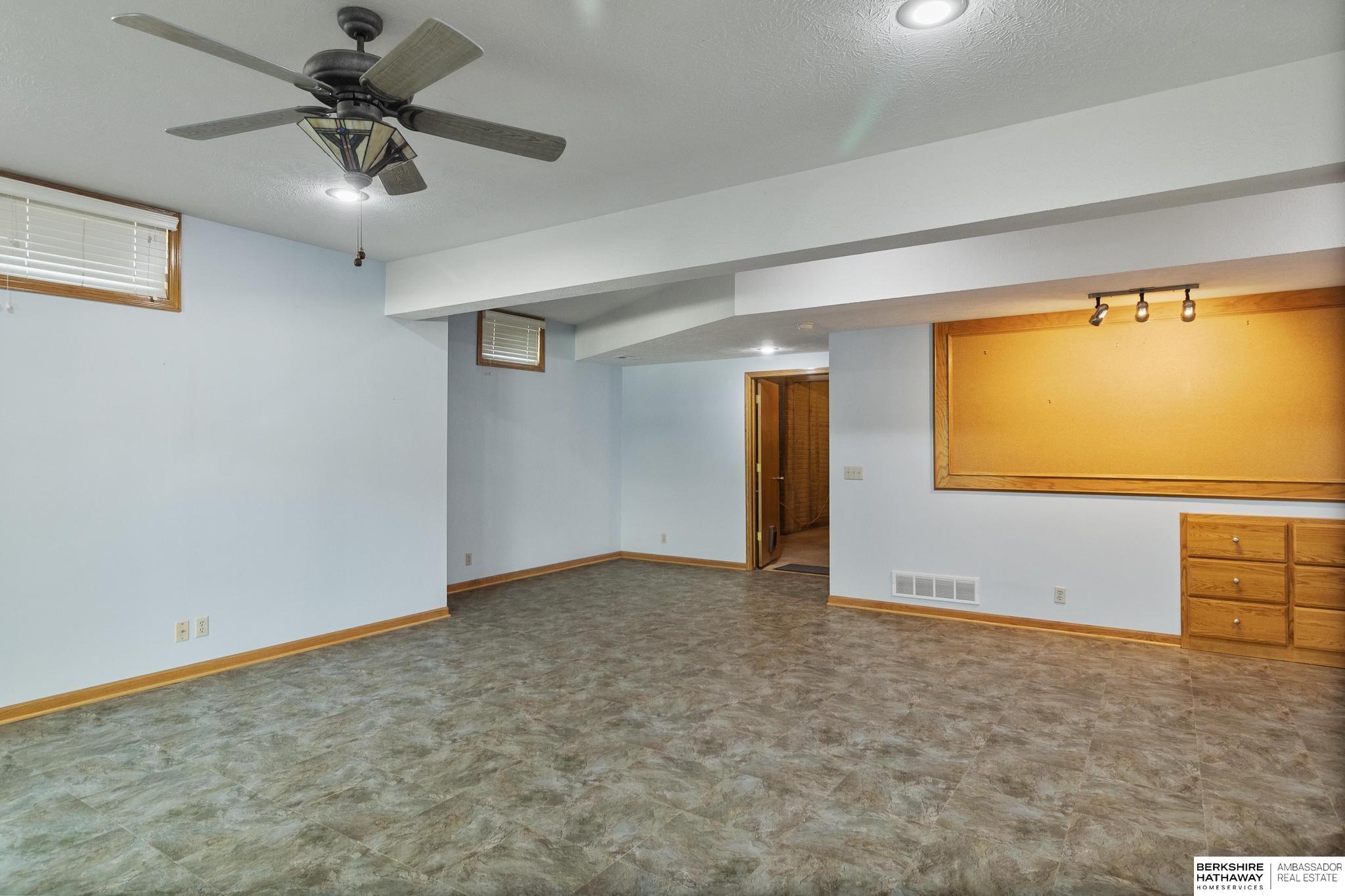 Omaha, Nebraska 68007, United States, 4 Bedrooms Bedrooms, ,3 BathroomsBathrooms,Residential,Active,222043