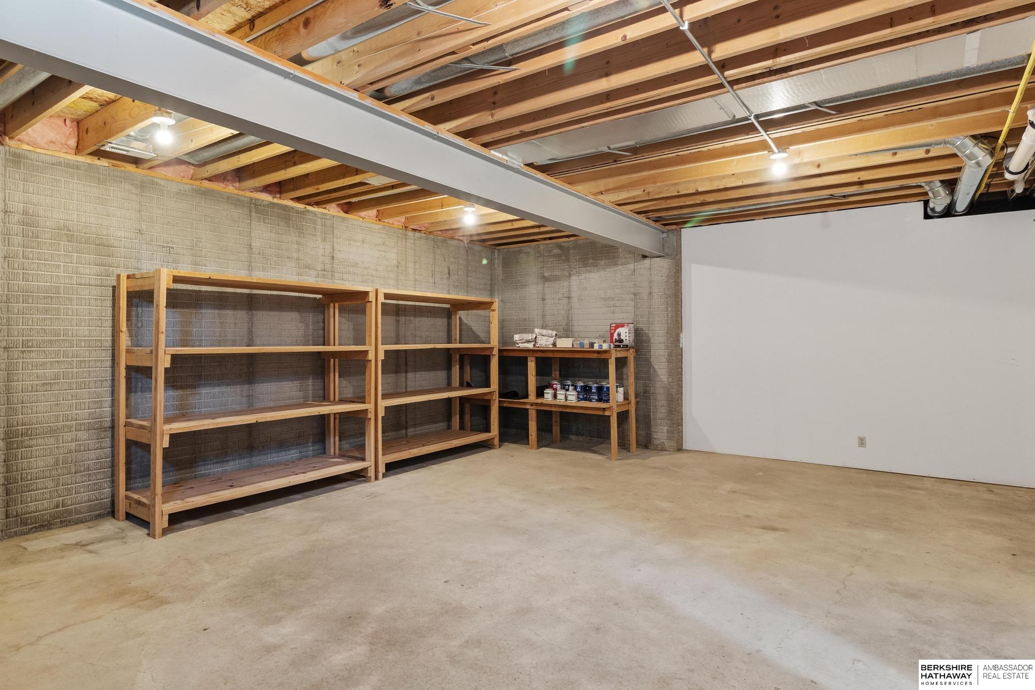 Omaha, Nebraska 68007, United States, 4 Bedrooms Bedrooms, ,3 BathroomsBathrooms,Residential,Active,222043