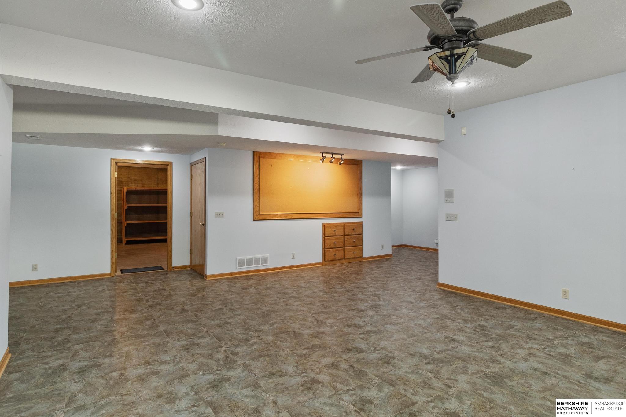 Omaha, Nebraska 68007, United States, 4 Bedrooms Bedrooms, ,3 BathroomsBathrooms,Residential,Active,222043