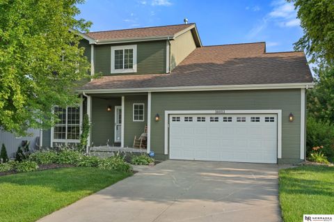 Photo of 16051 Larimore Avenue, Omaha, NE 68116 (MLS # 22519745)