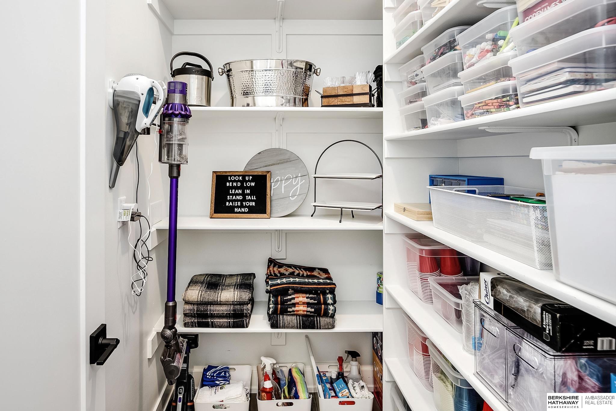 Yutan, Nebraska 68073, United States, 4 Bedrooms Bedrooms, ,4 BathroomsBathrooms,Residential,Pending,120025