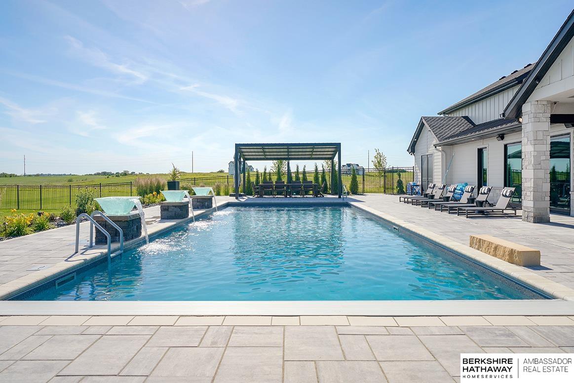 Yutan, Nebraska 68073, United States, 4 Bedrooms Bedrooms, ,4 BathroomsBathrooms,Residential,Pending,120025