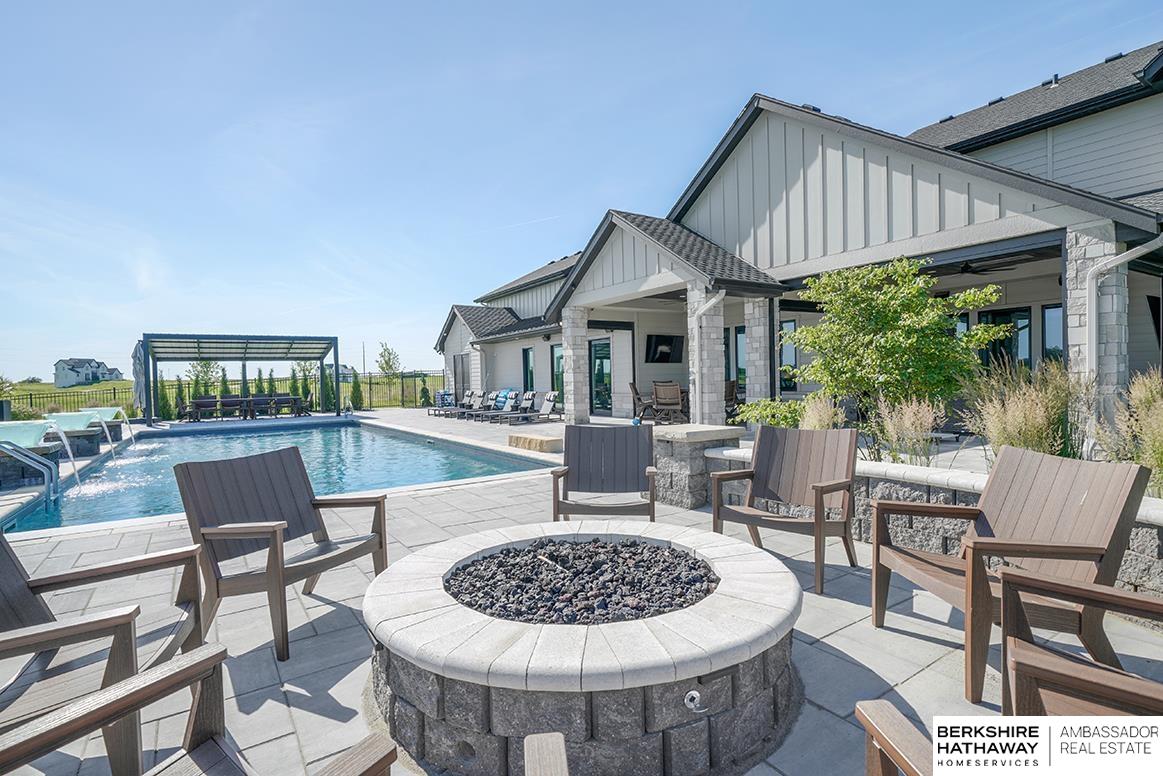 Yutan, Nebraska 68073, United States, 4 Bedrooms Bedrooms, ,4 BathroomsBathrooms,Residential,Pending,120025