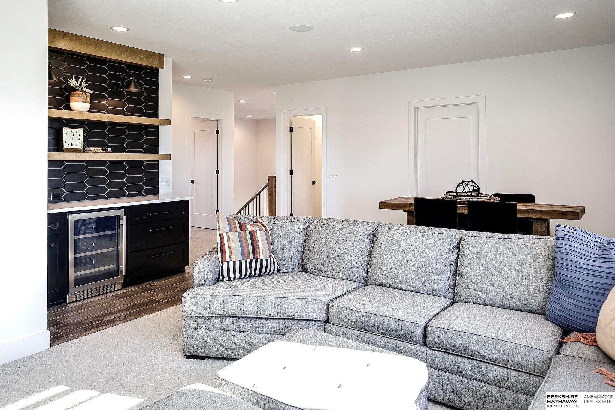 Yutan, Nebraska 68073, United States, 4 Bedrooms Bedrooms, ,4 BathroomsBathrooms,Residential,Pending,120025