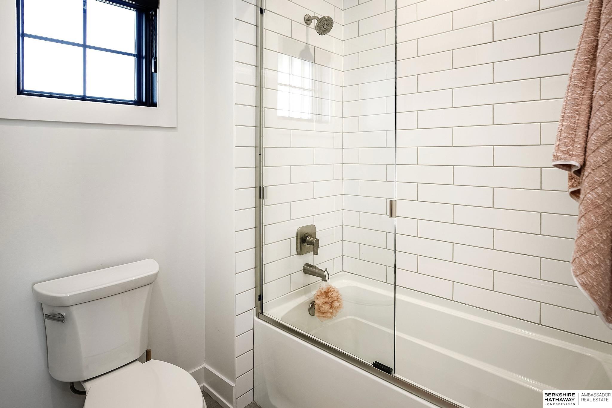 Yutan, Nebraska 68073, United States, 4 Bedrooms Bedrooms, ,4 BathroomsBathrooms,Residential,Pending,120025