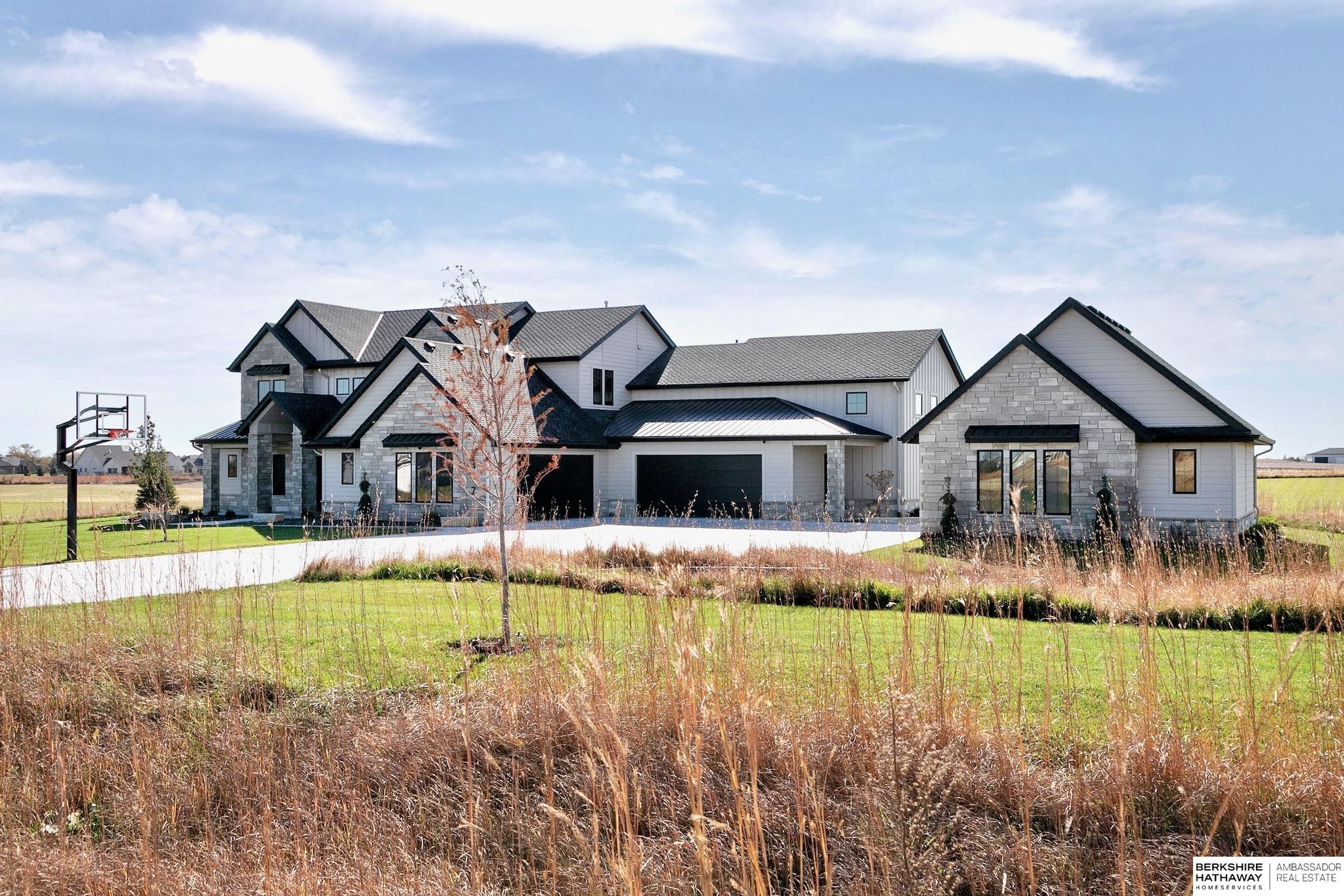 Yutan, Nebraska 68073, United States, 4 Bedrooms Bedrooms, ,4 BathroomsBathrooms,Residential,Pending,120025