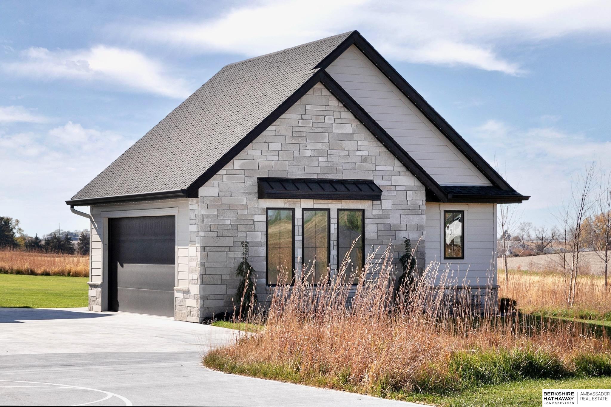 Yutan, Nebraska 68073, United States, 4 Bedrooms Bedrooms, ,4 BathroomsBathrooms,Residential,Pending,120025